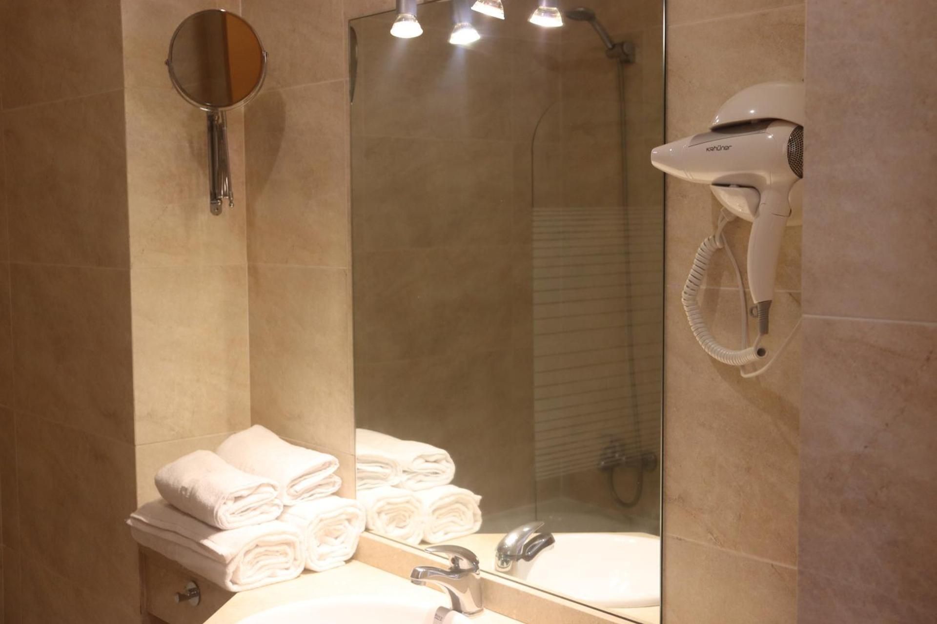 Deluxe Double Room with Side Sea View