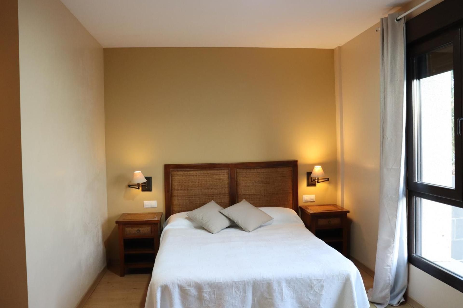 Deluxe Double Room with Side Sea View