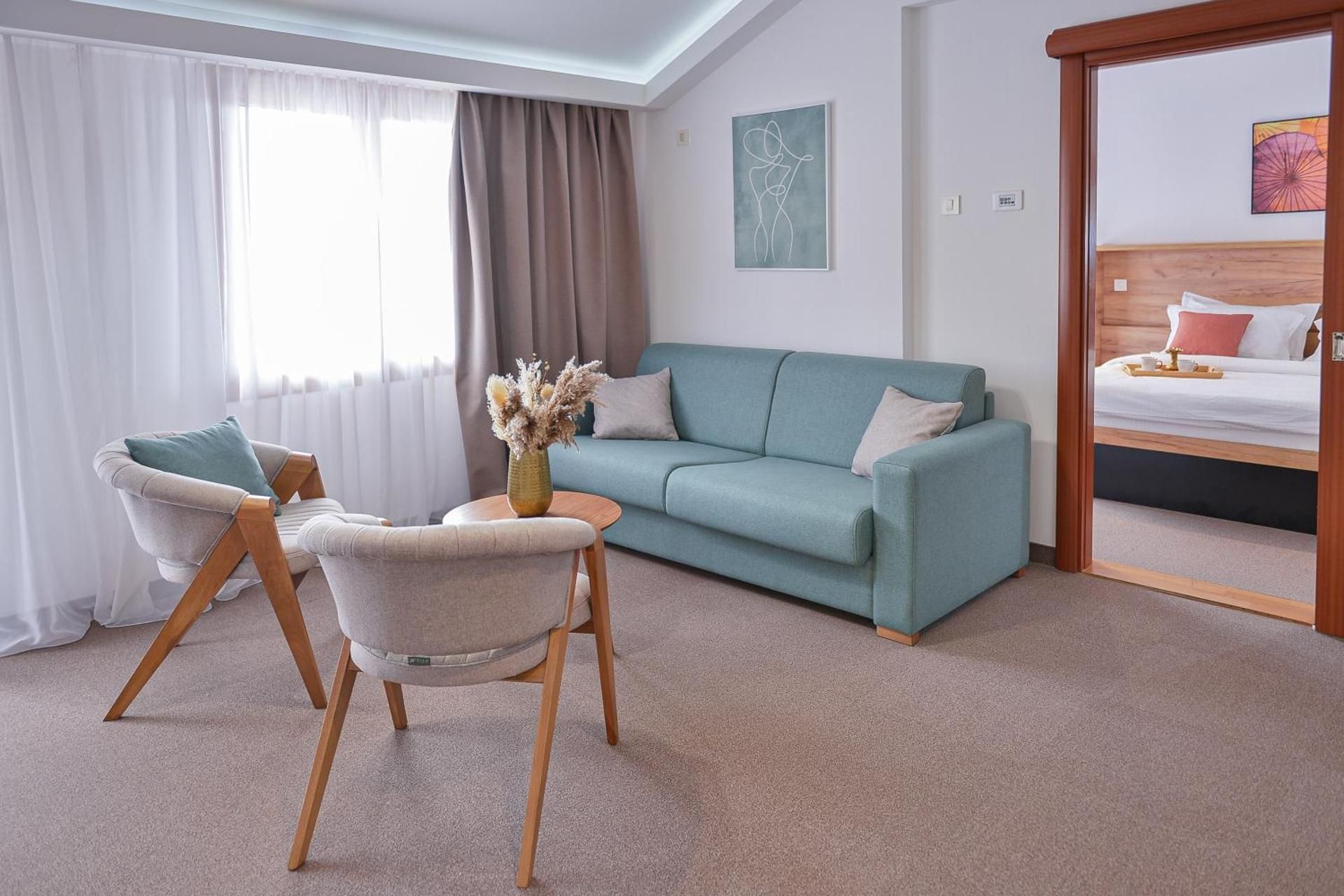 DELUXE APARTMENT
