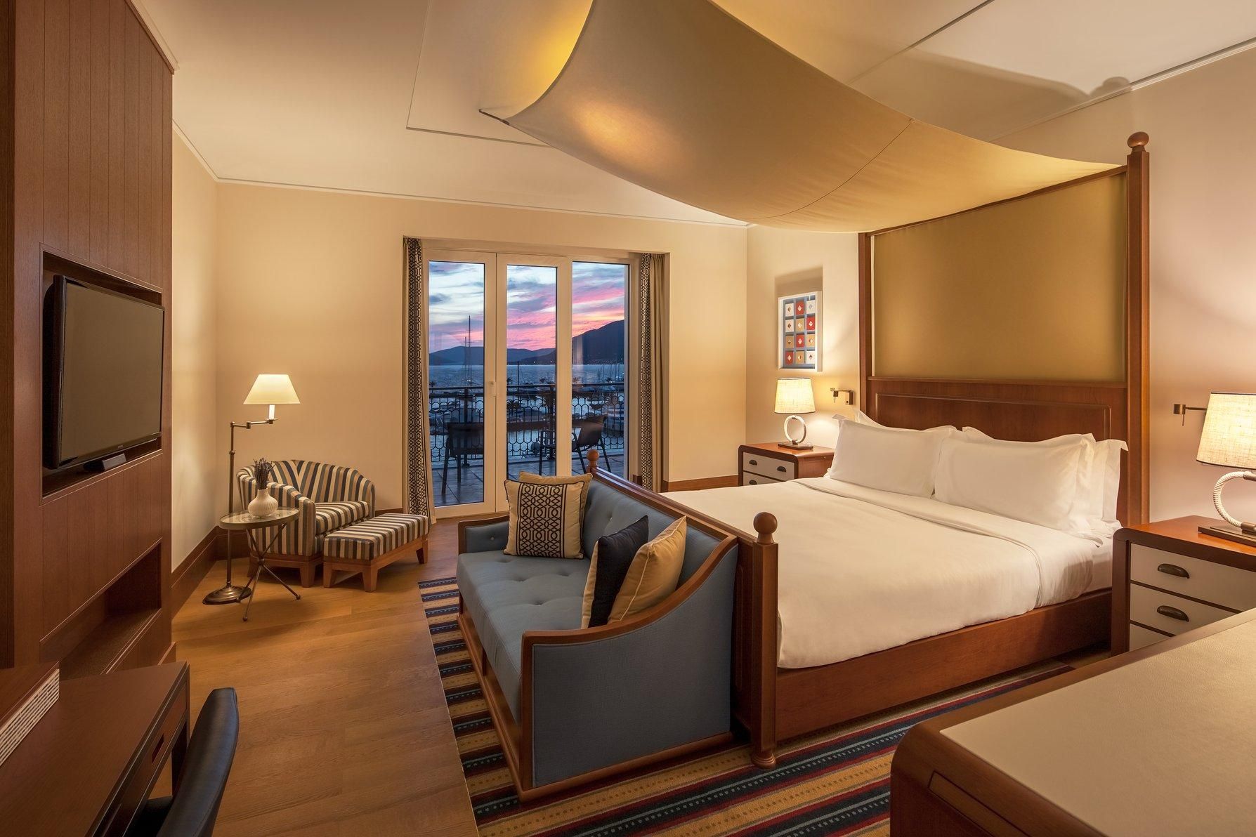 1 King Premium Sea View