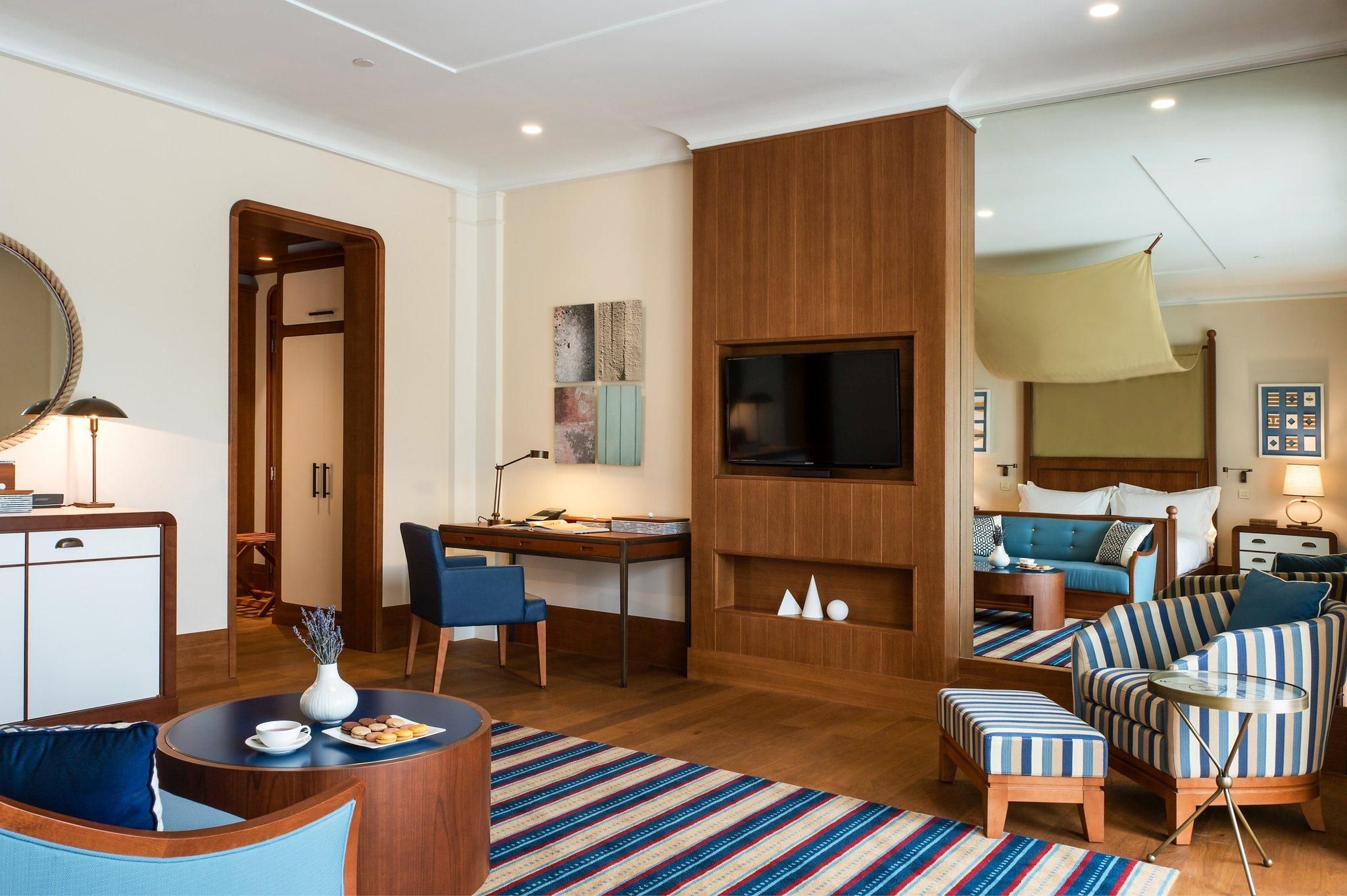 1 King Premium Balcony Accessible