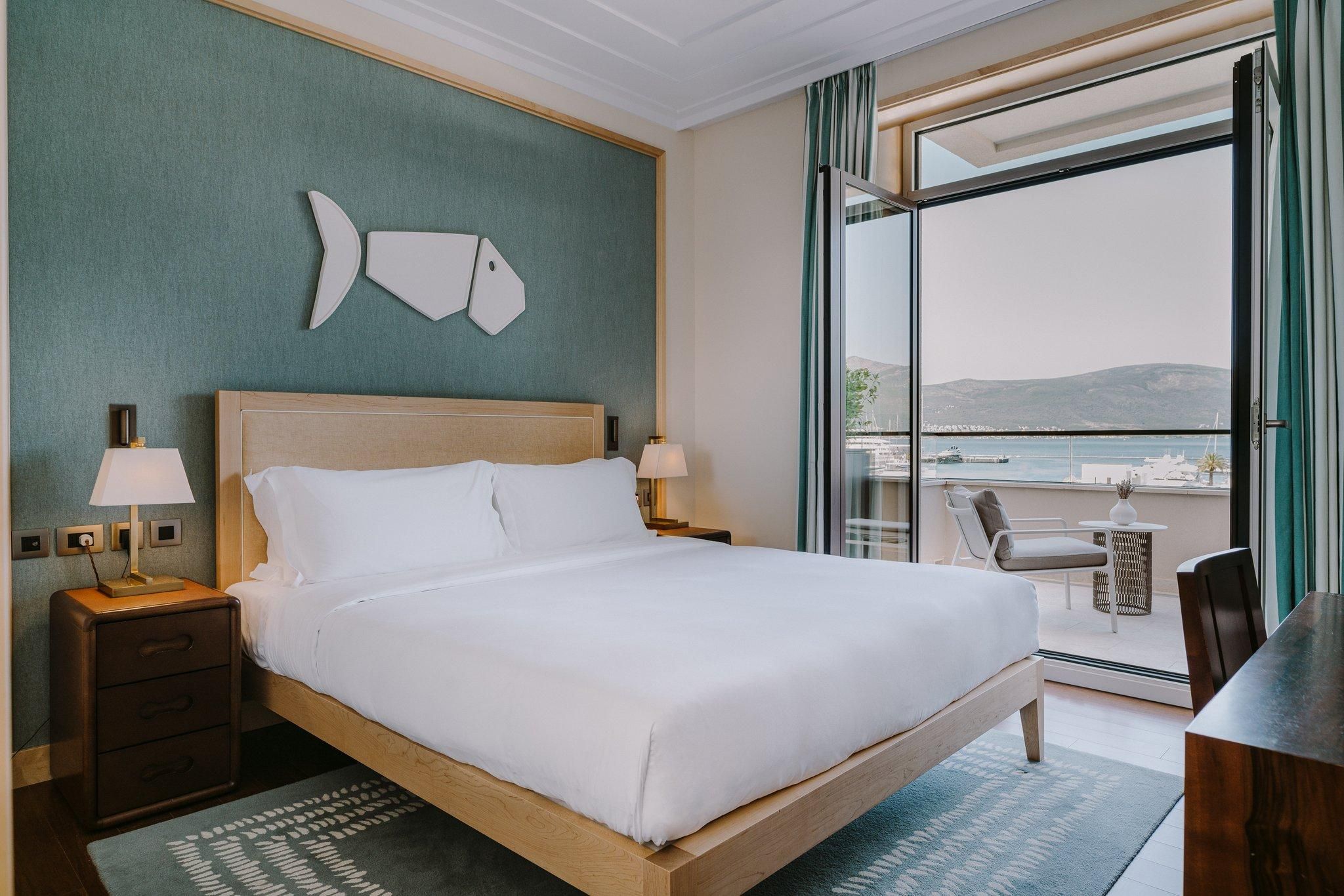2 Bedroom Suite Dining Kitchen Sea View Balcony Aqua
