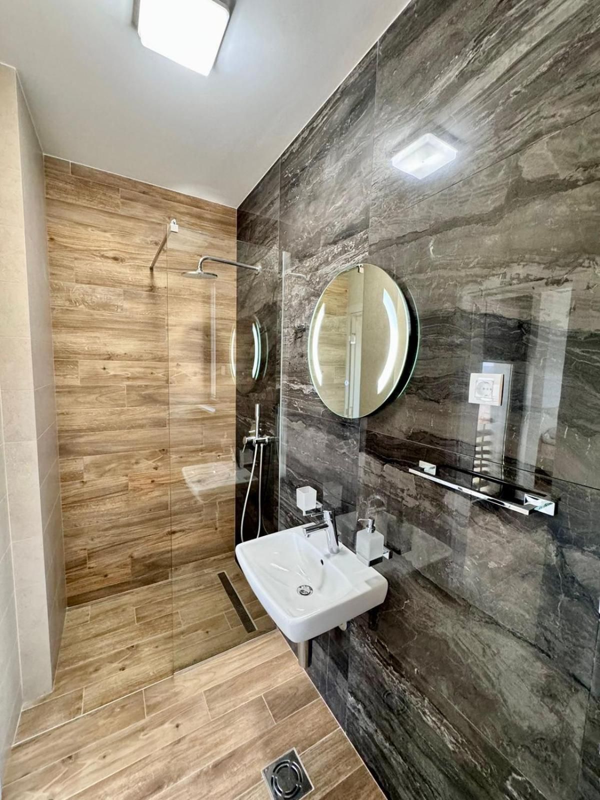 Two-Bedroom Deluxe Apartment