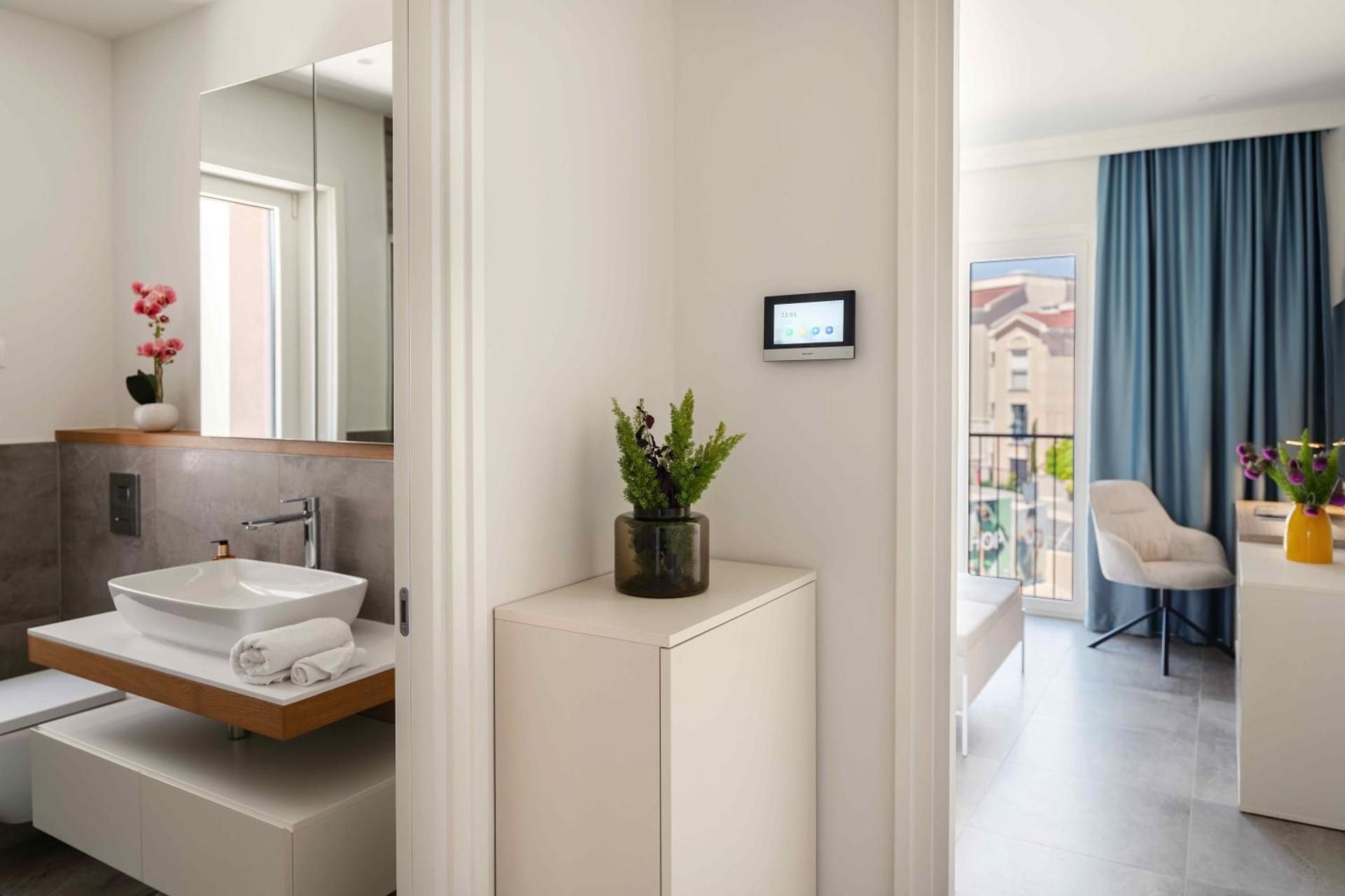 One-Bedroom Apartment with Pool View