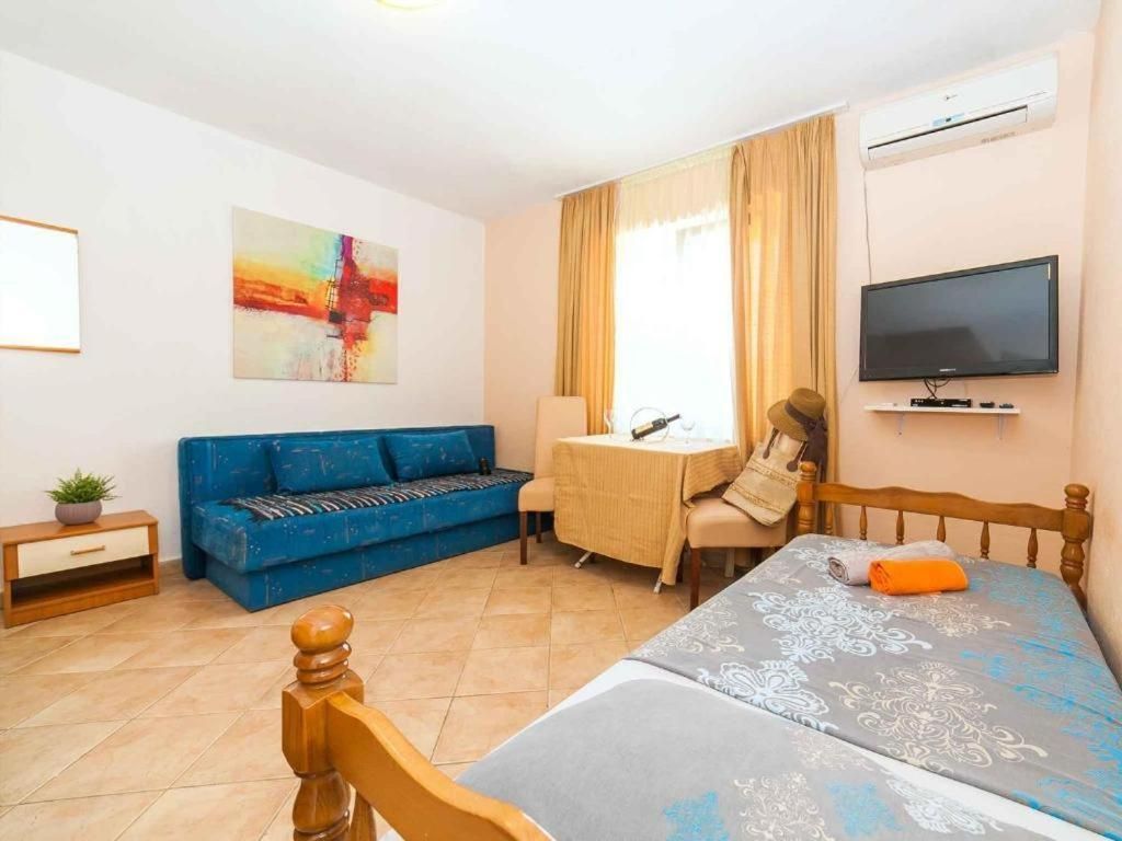 Family Two-Bedroom Apartment with View