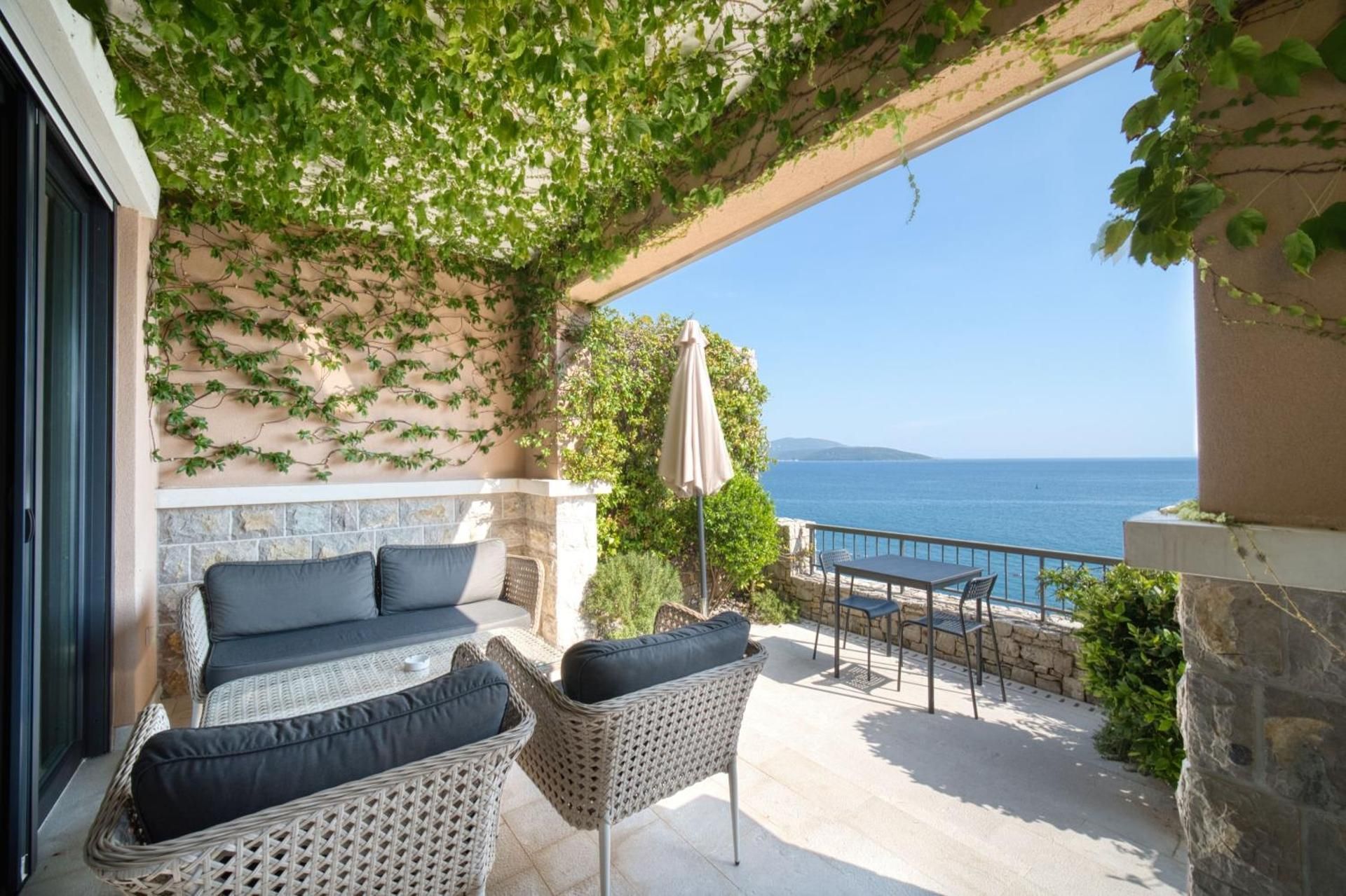 Studio Apartment with Sea View
