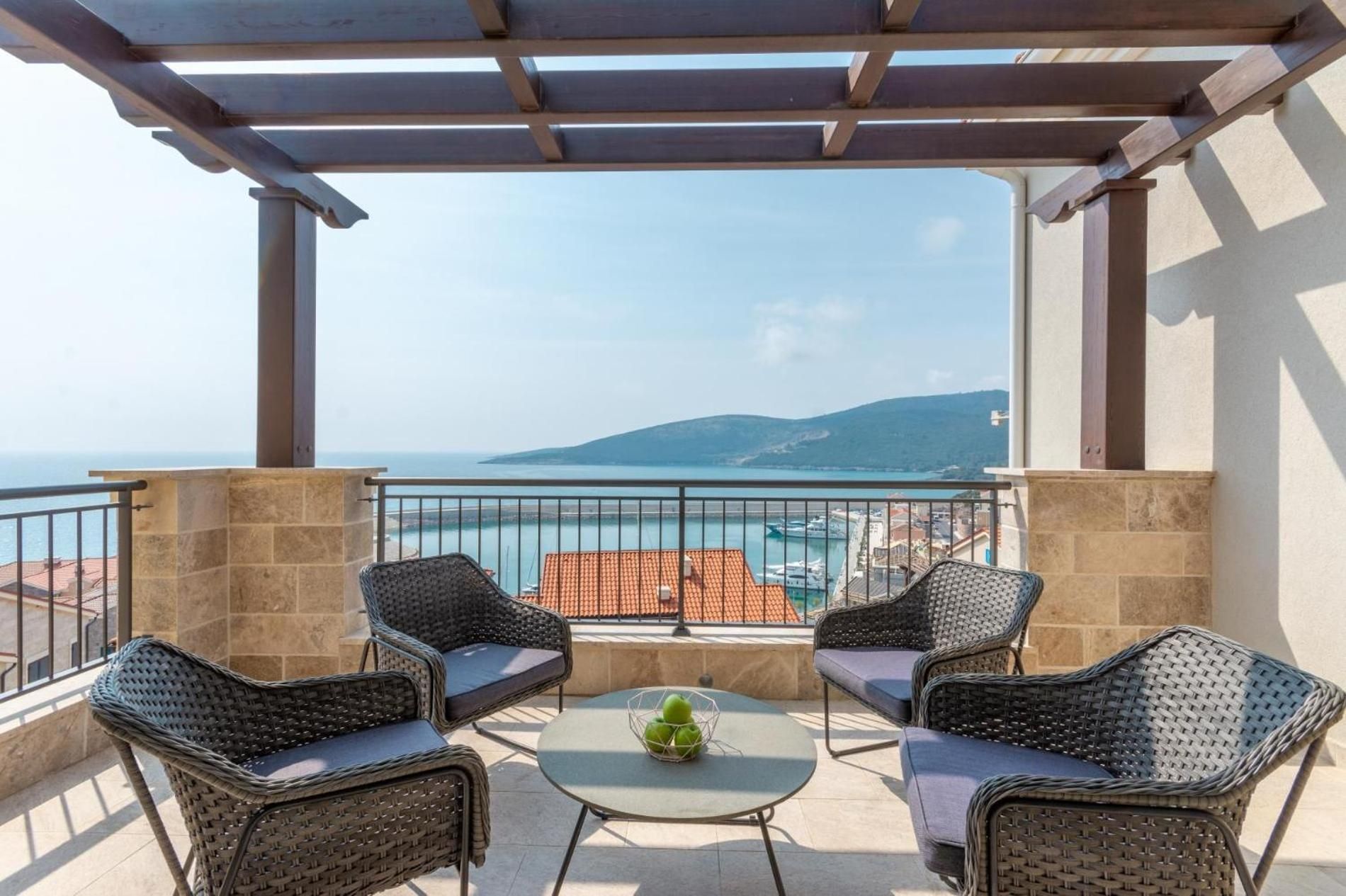 One-Bedroom Apartment with Sea View