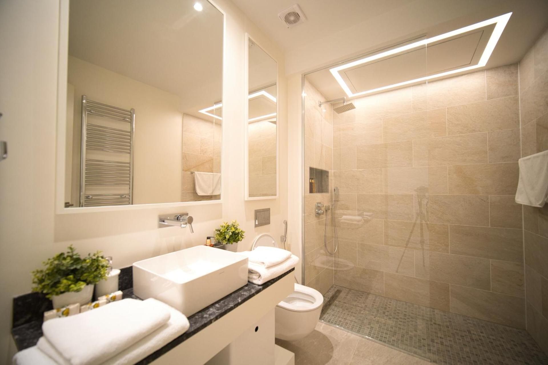 Deluxe Two-Bedroom Apartment with Sea View