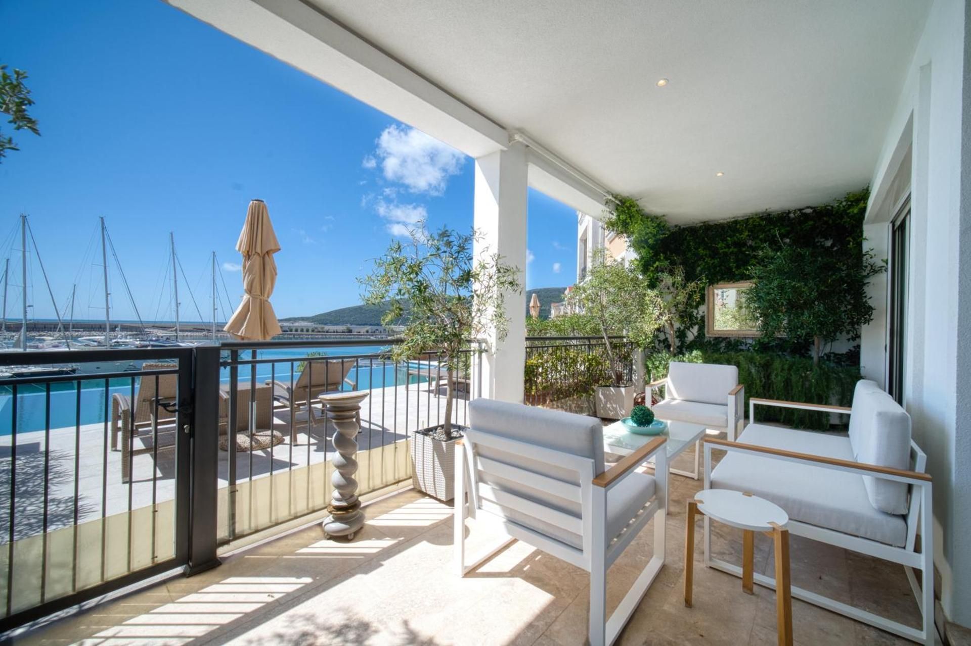 Deluxe Two-Bedroom Apartment with Sea View