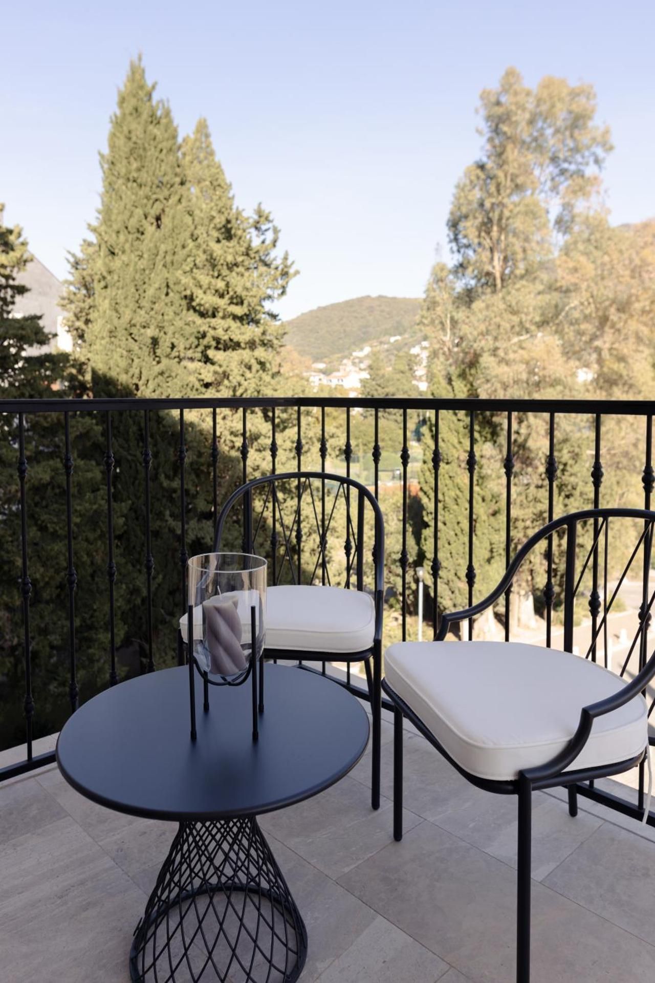 Suite with Mountain View