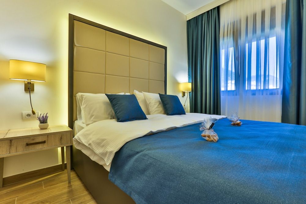 Hotel Harmony by Aycon Executive Suite, Pool View