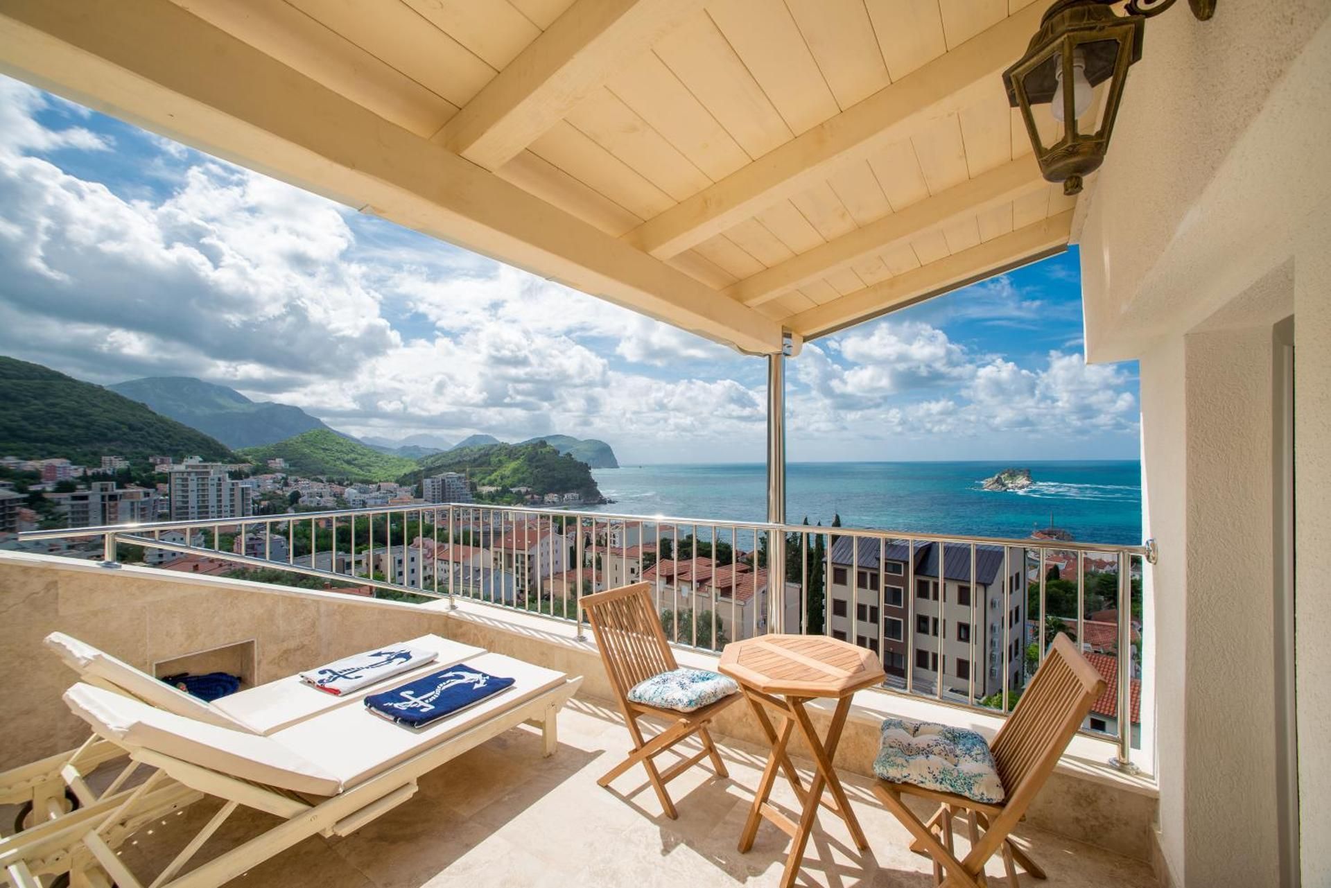 Deluxe Studio with Terrace and Sea View