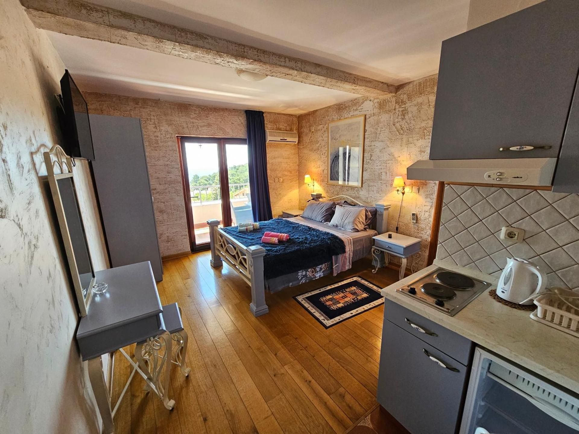 Superior Family One-Bedroom Apartment with Terrace and Sea View