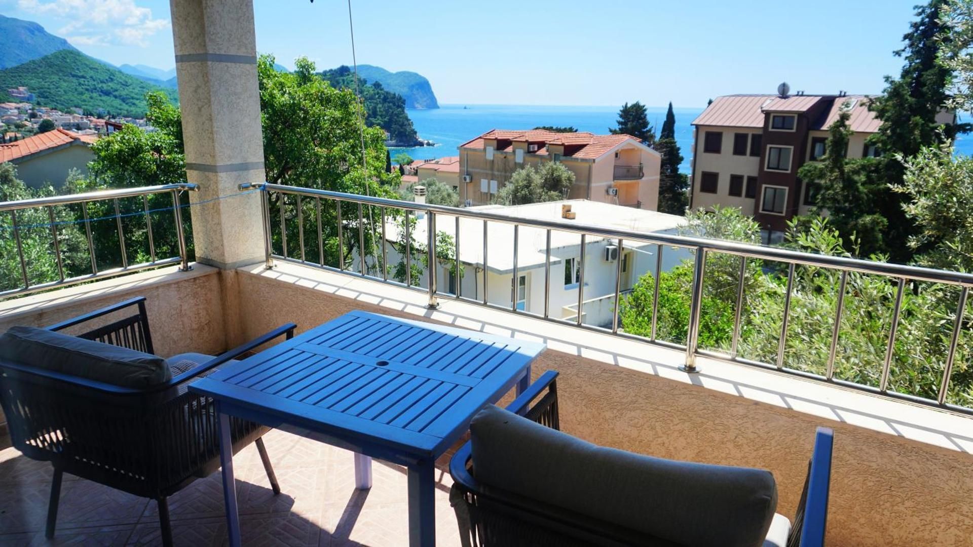 Comfort Apartment with Terrace and Sea View