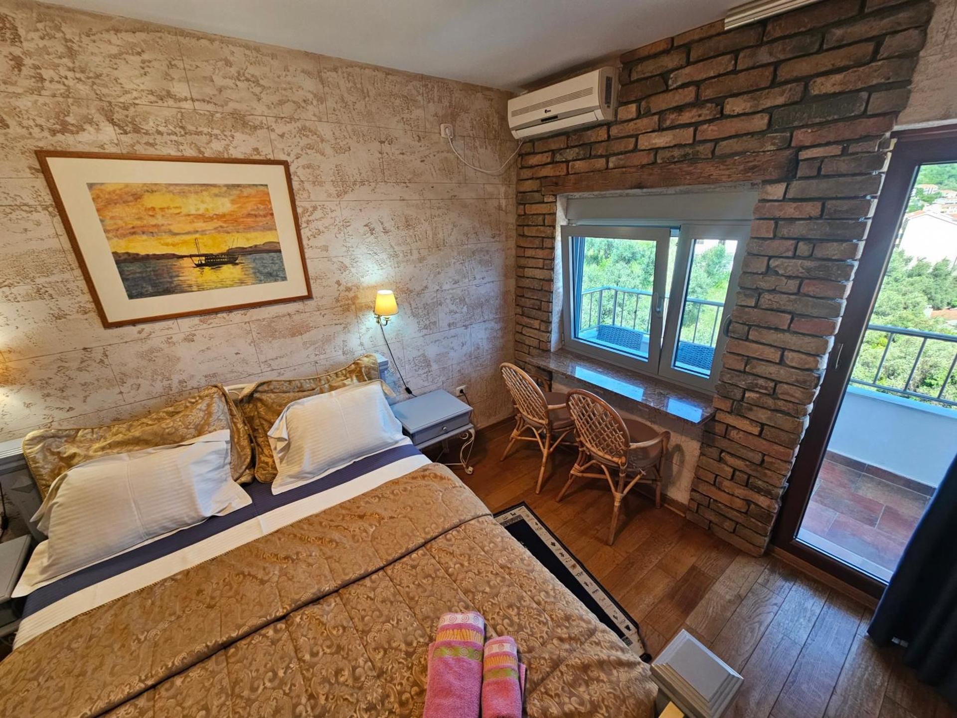 Studio Apartment with Balcony and Sea View