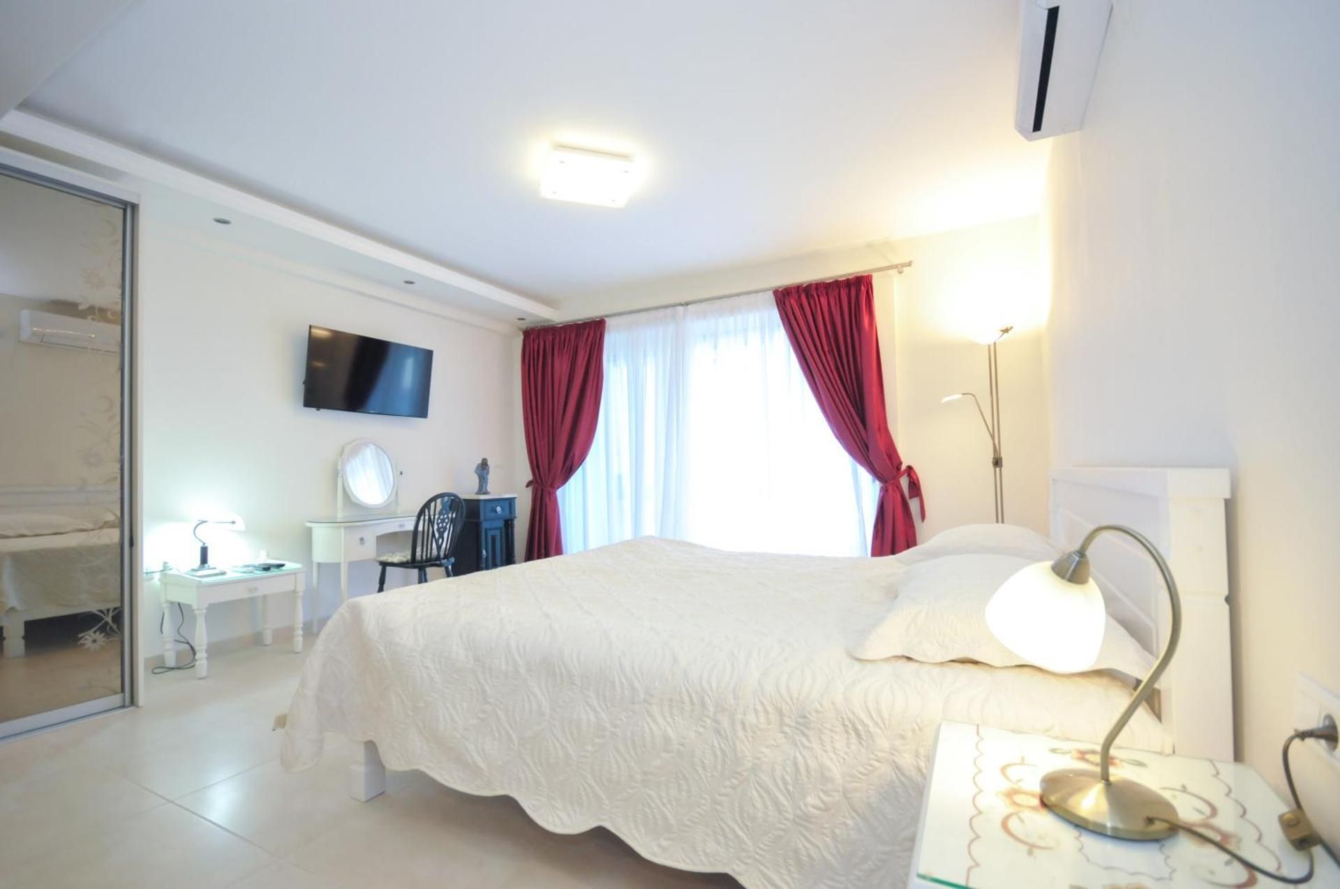 St.George Apartments Studio