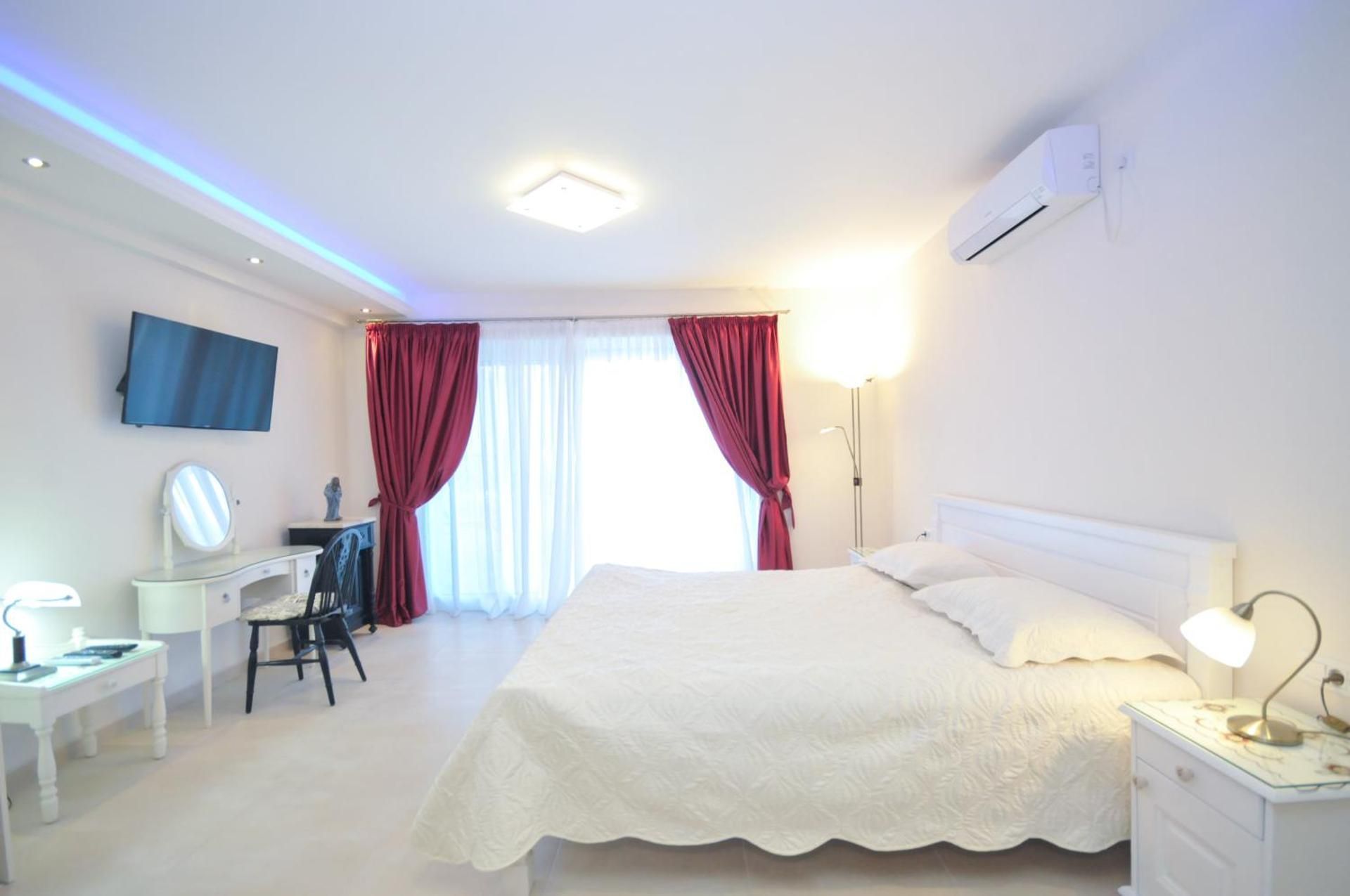 St.George Apartments Studio 2