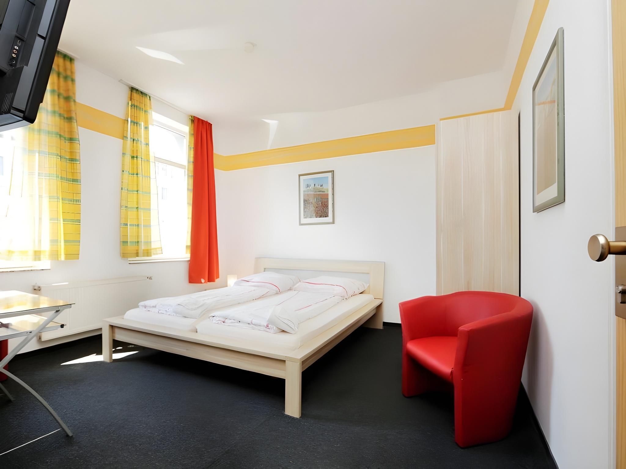 Standard-Double room-Ensuite with Shower