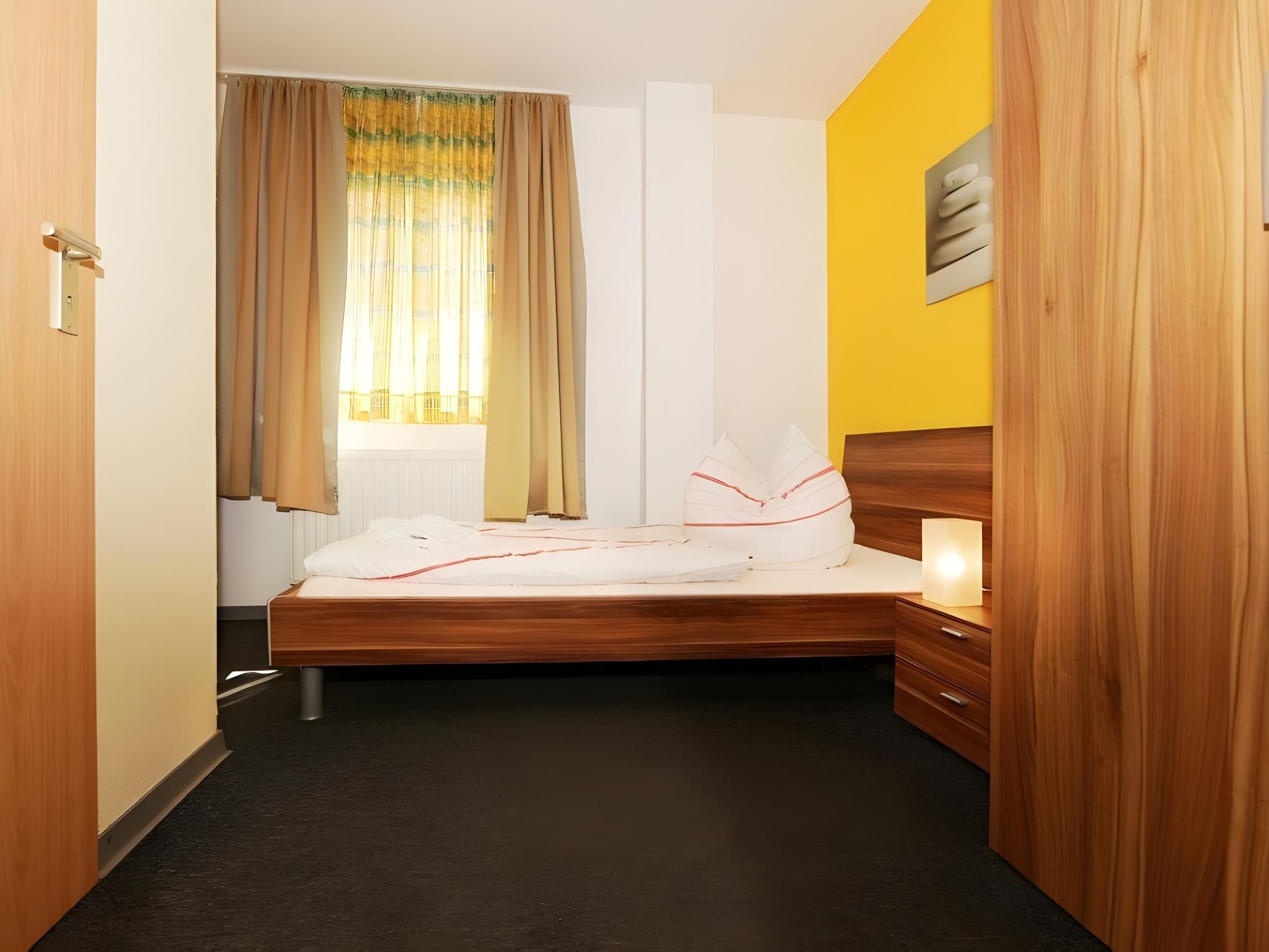 Standard-Single room-Ensuite with Shower