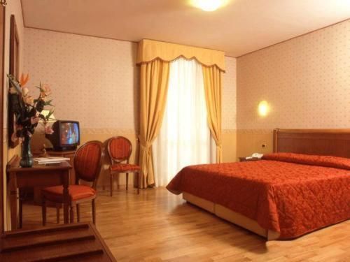 Standard Double Room with Lake View