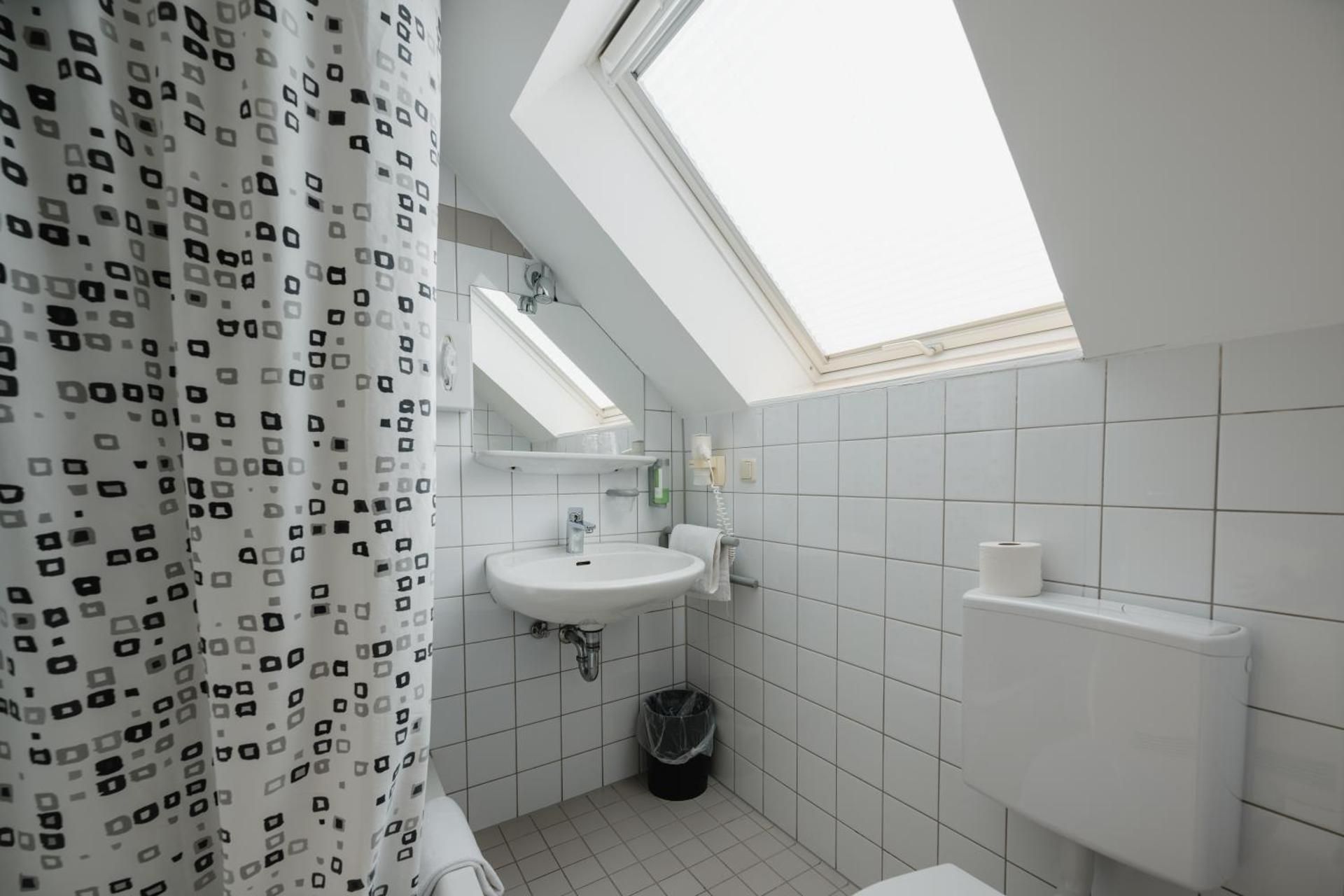 Hotel Mirage Single Room 2