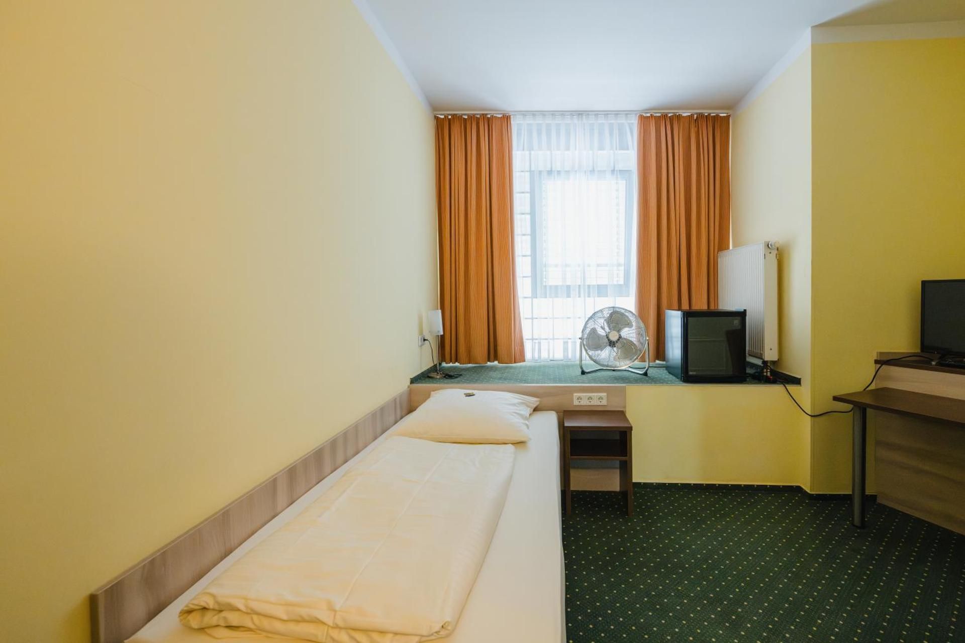 Hotel Mirage Single Room