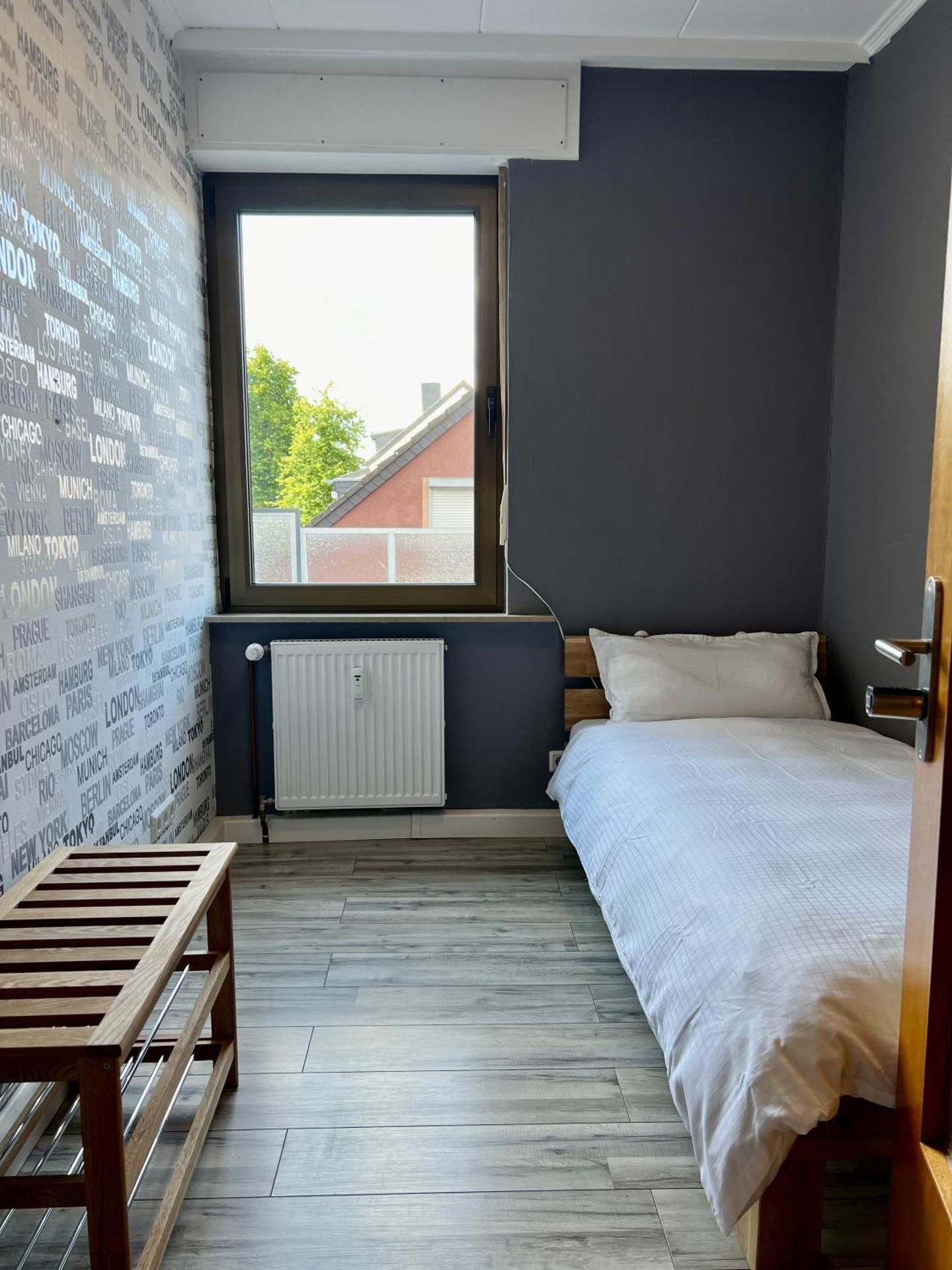 Bequemes Zimmer in moderner Unterkunft My Pension Duisburg Standard Single Room with Shared Bathroom