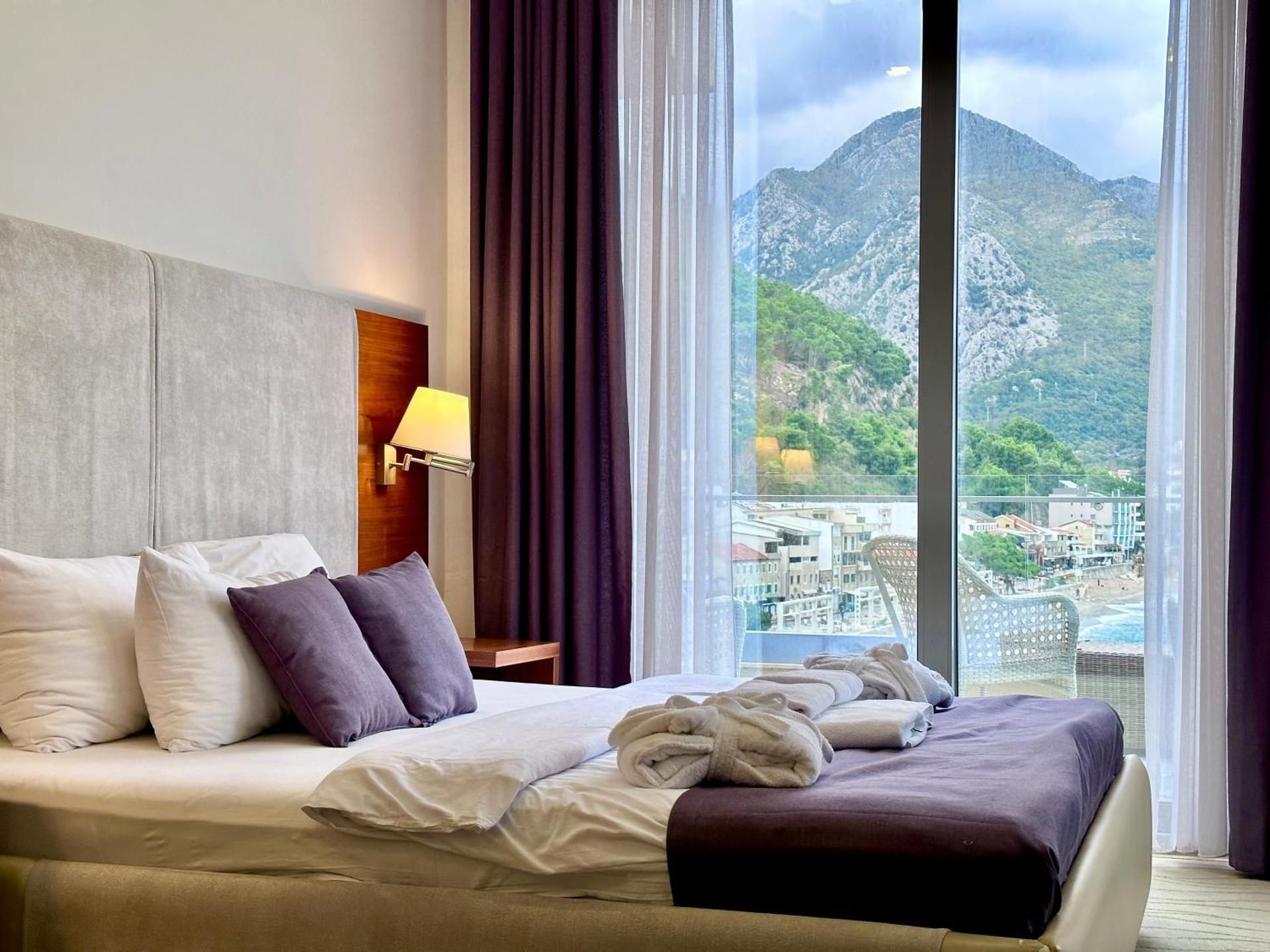 Deluxe Double Room with Balcony and Sea View