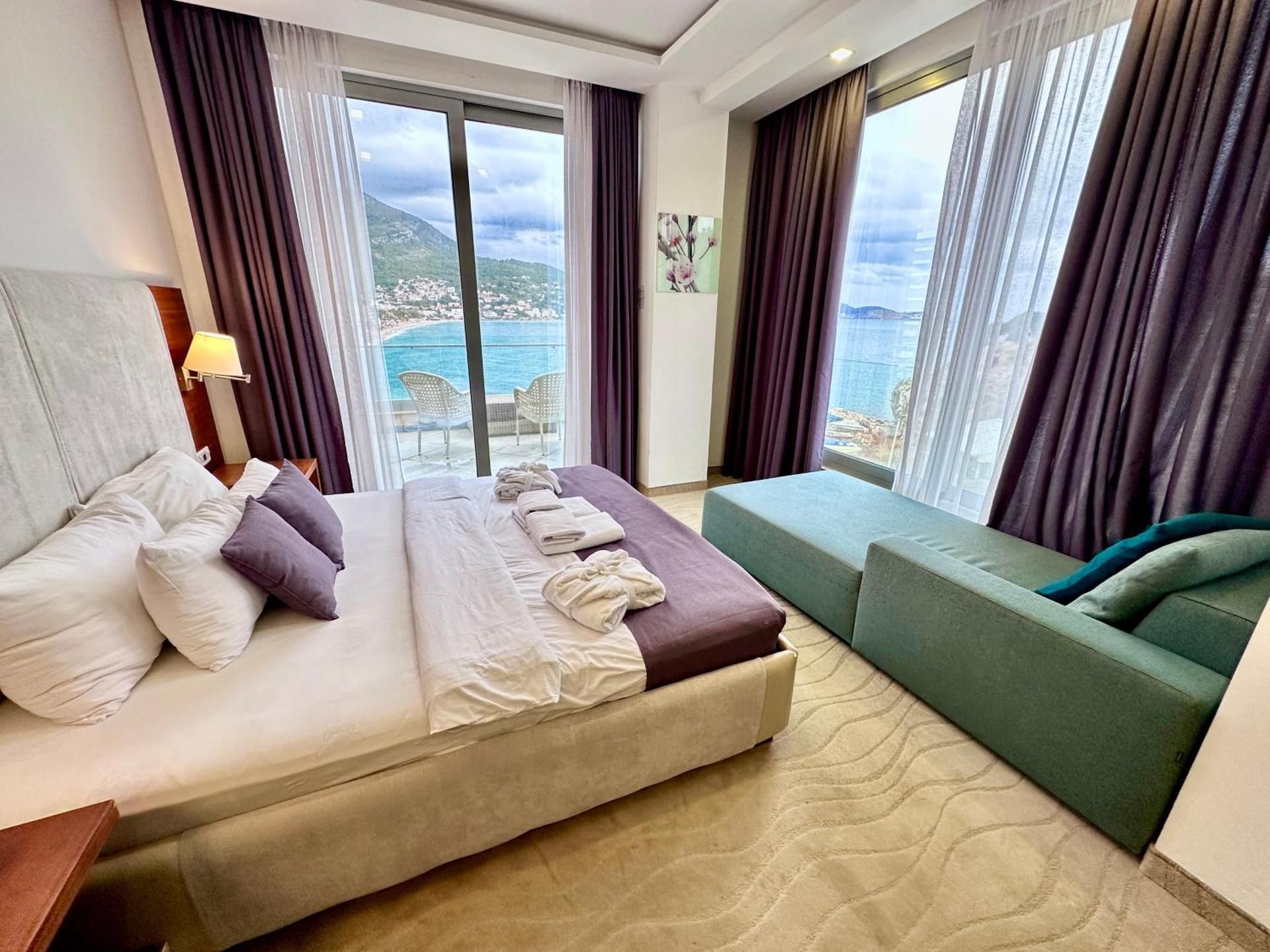 Deluxe Double Room with Balcony and Sea View