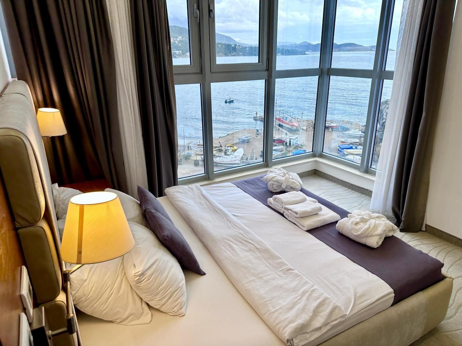 One-Bedroom Apartment with Sea View