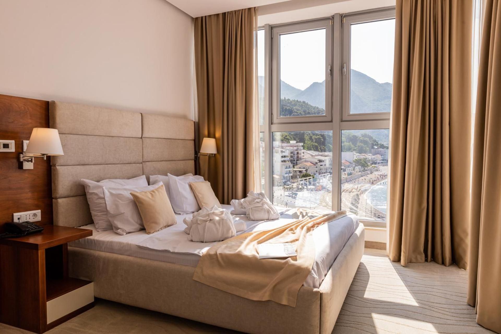 One-Bedroom Apartment with Sea View and Terrace