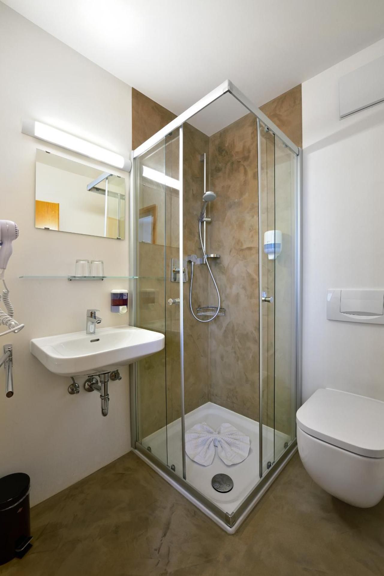 Twin Room with Bathroom