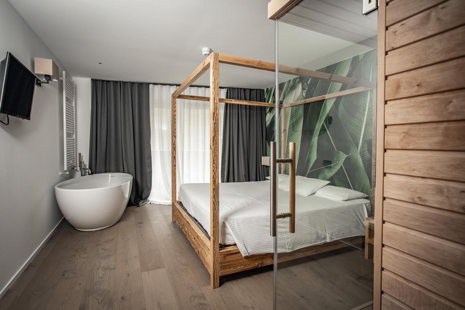 Deluxe Double or Twin Room with Spa 