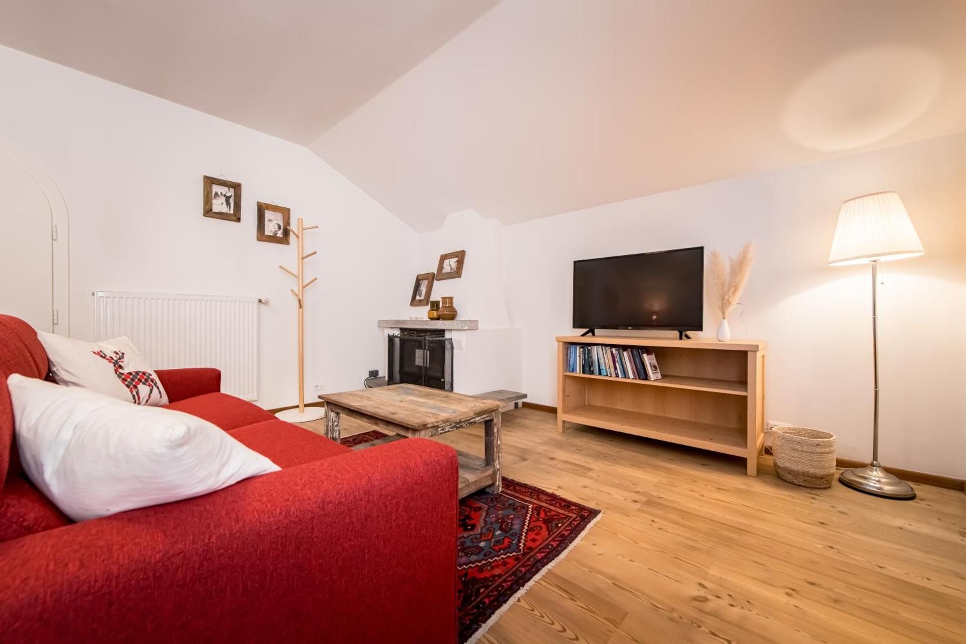 shared lounge/tv area