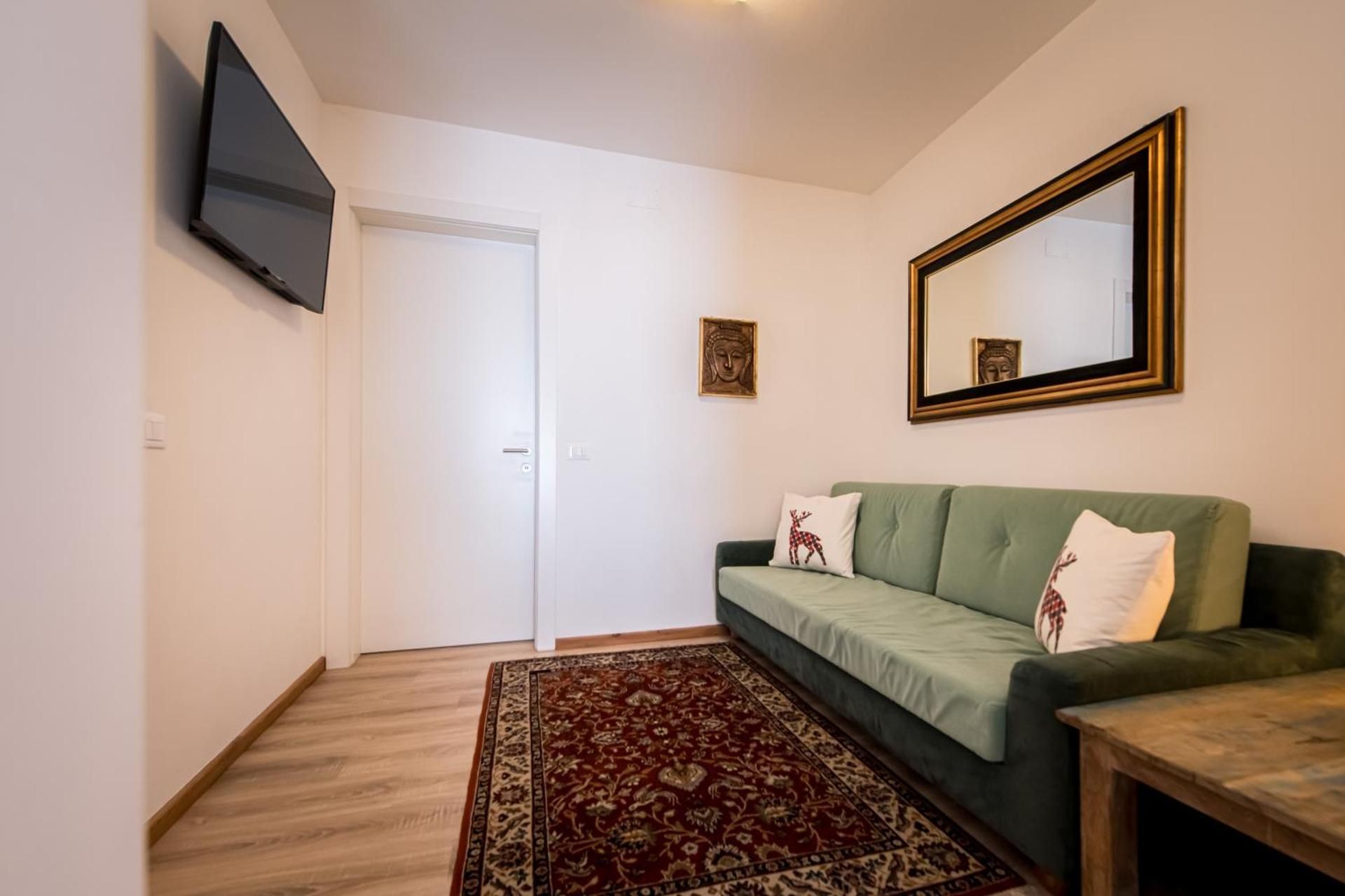 shared lounge/tv area