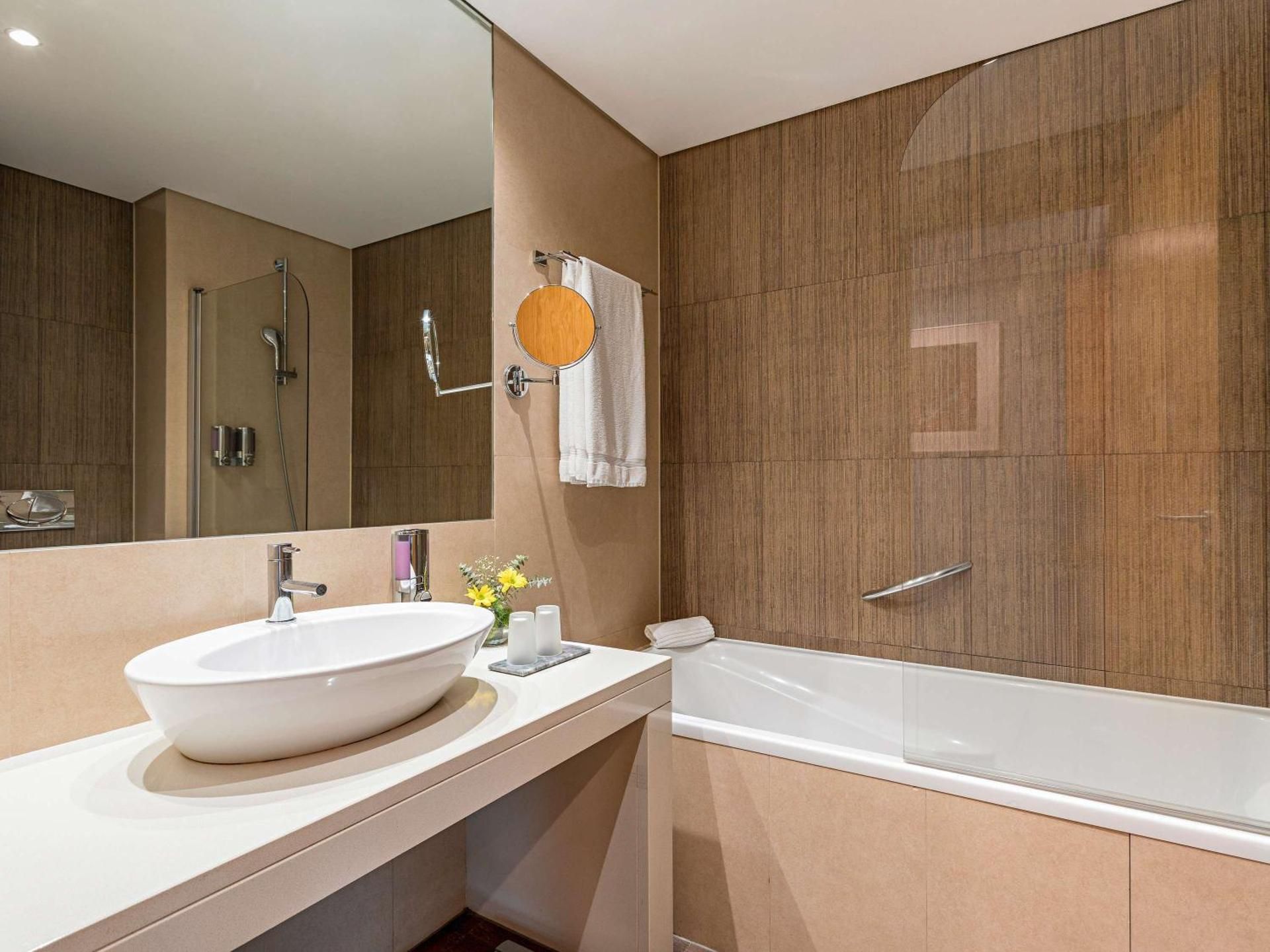 Hotel Mercure Lisboa Almada Superior Room with 1 Double Bed 3