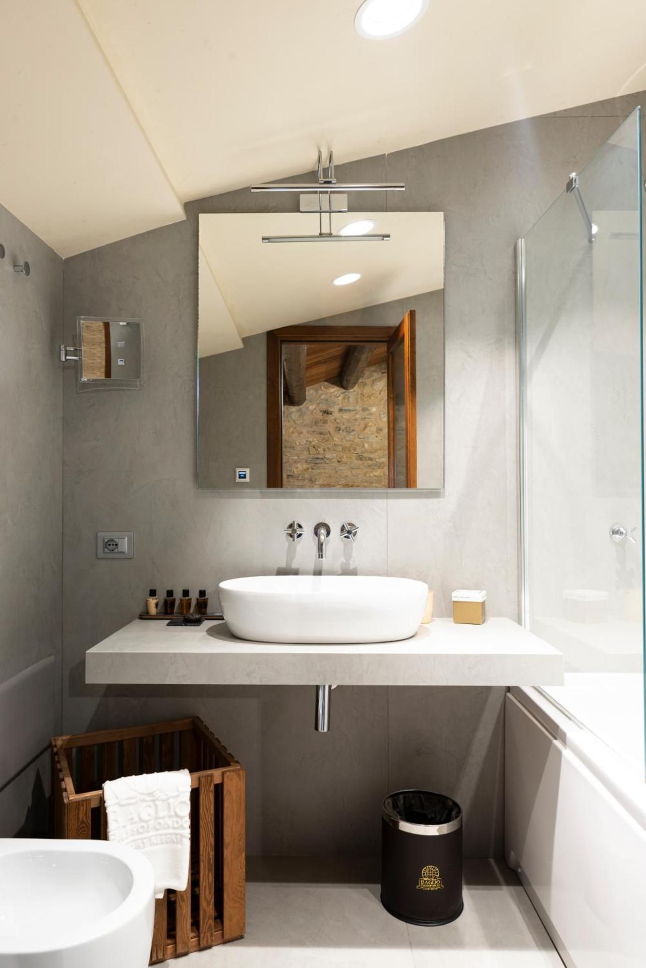 Suite with Spa Bath