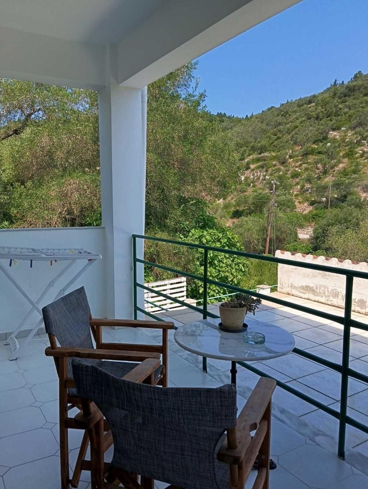 Studio with Mountain View