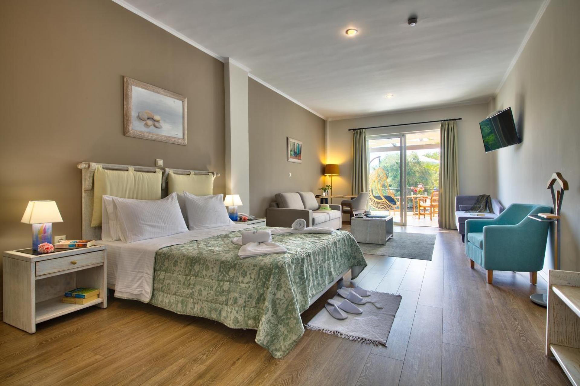 Junior Suite with Pool View