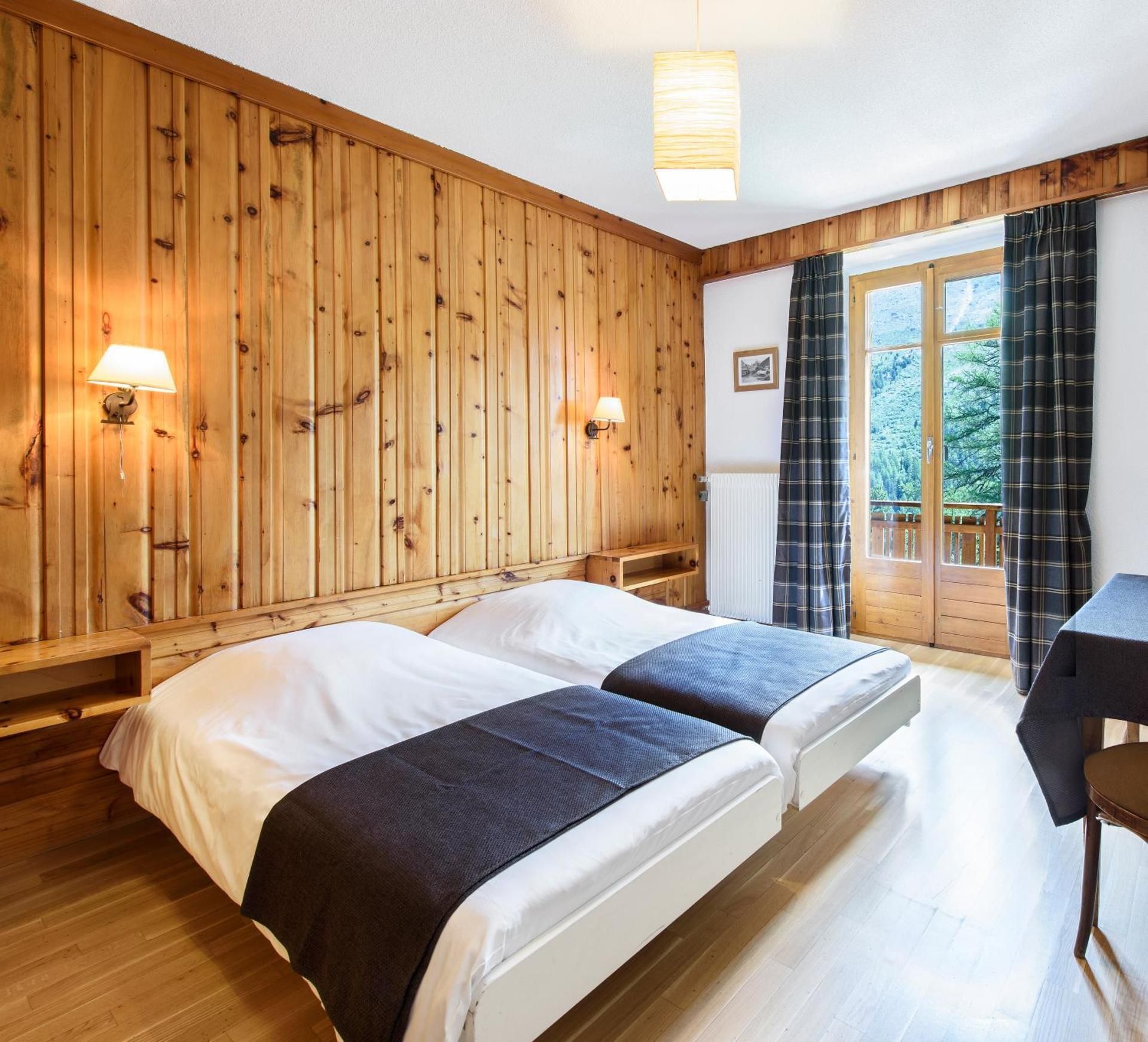 Deluxe Double or Twin Room with Mountain View