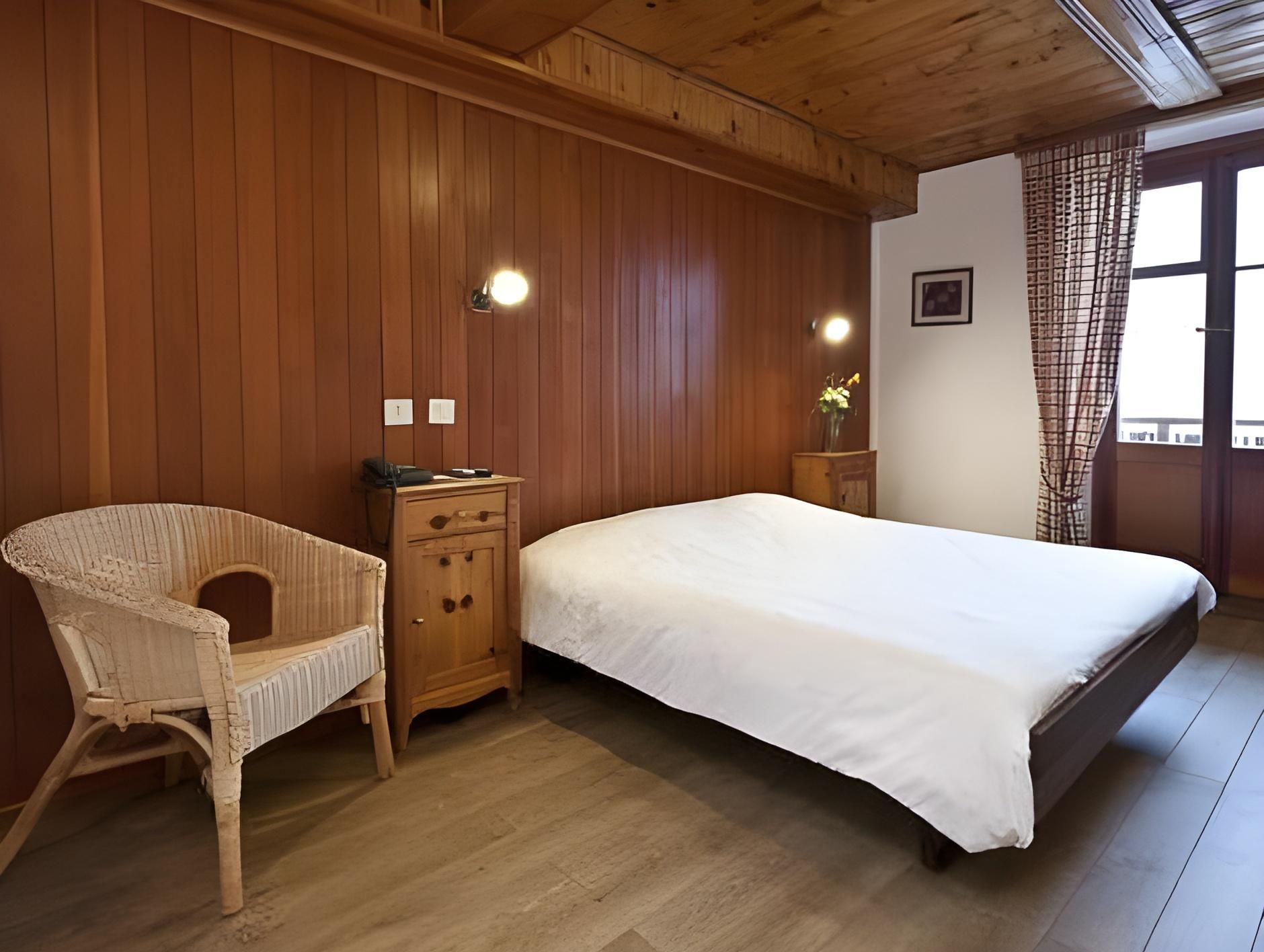 Deluxe Double or Twin Room with Mountain View