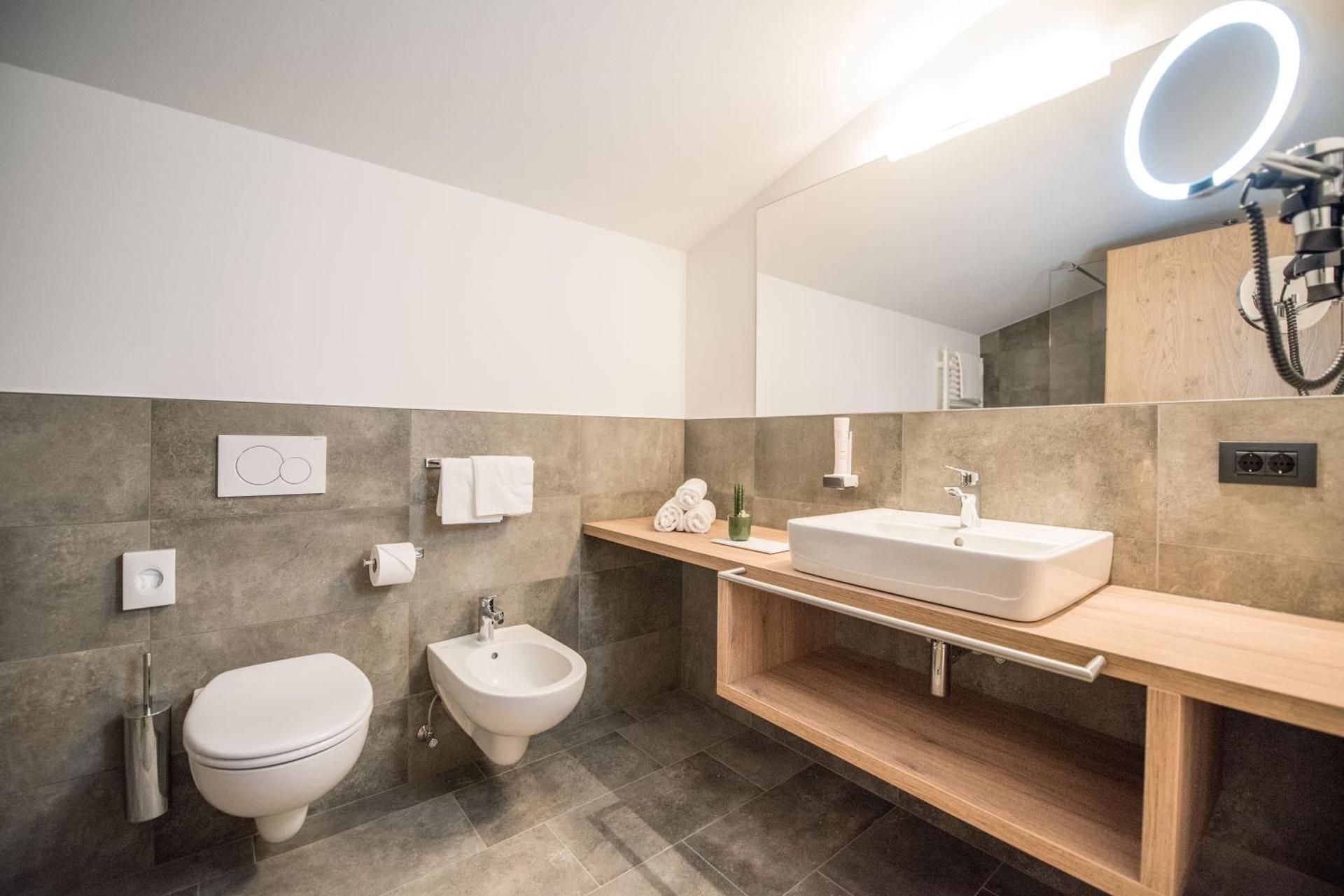 Suite with Hot Tub