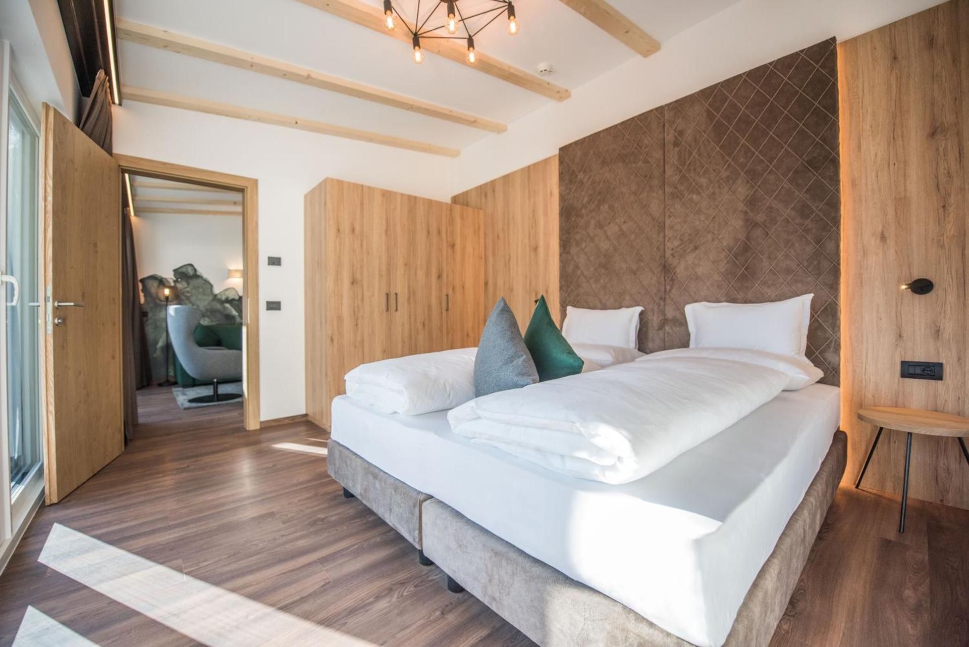 Suite with Hot Tub