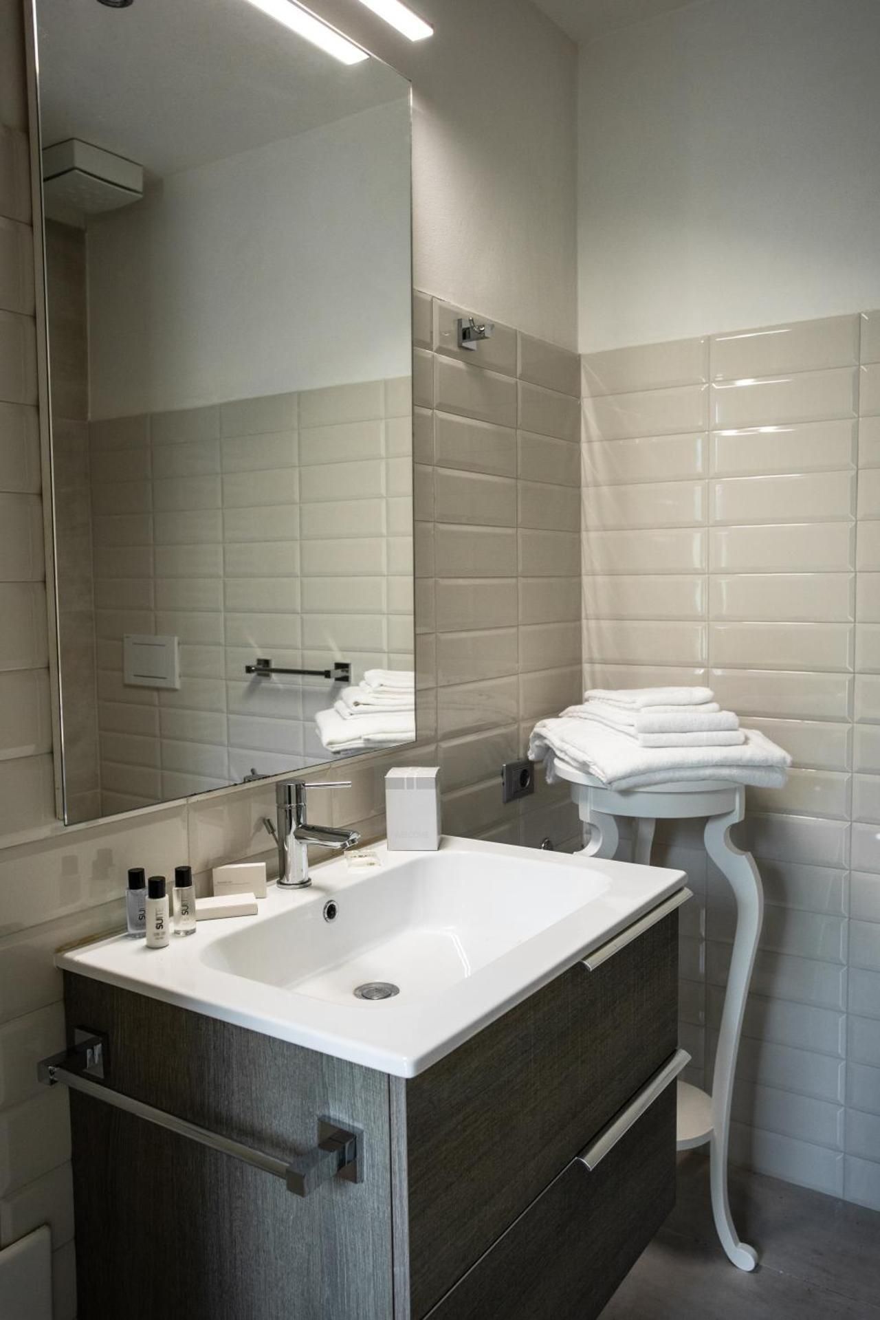 Cattania Suites and Rooms Large Double Room 3