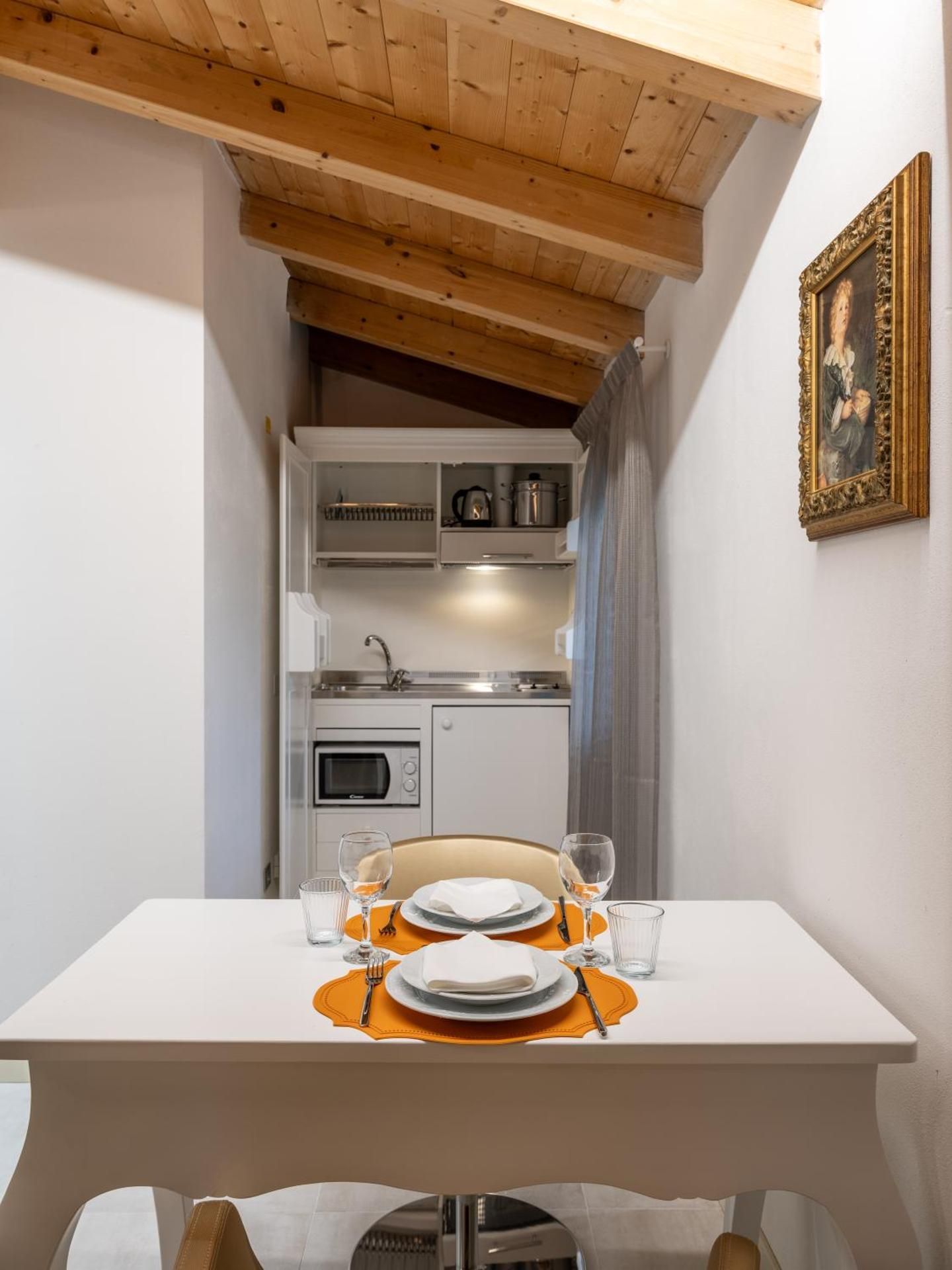 Cattania Suites and Rooms