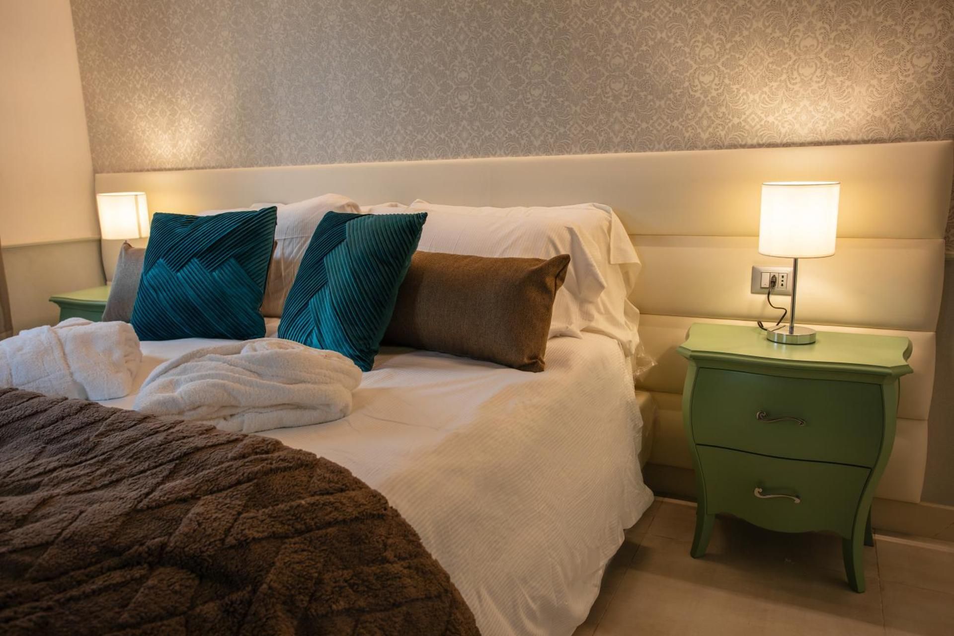 Cattania Suites and Rooms Large Double Room 2