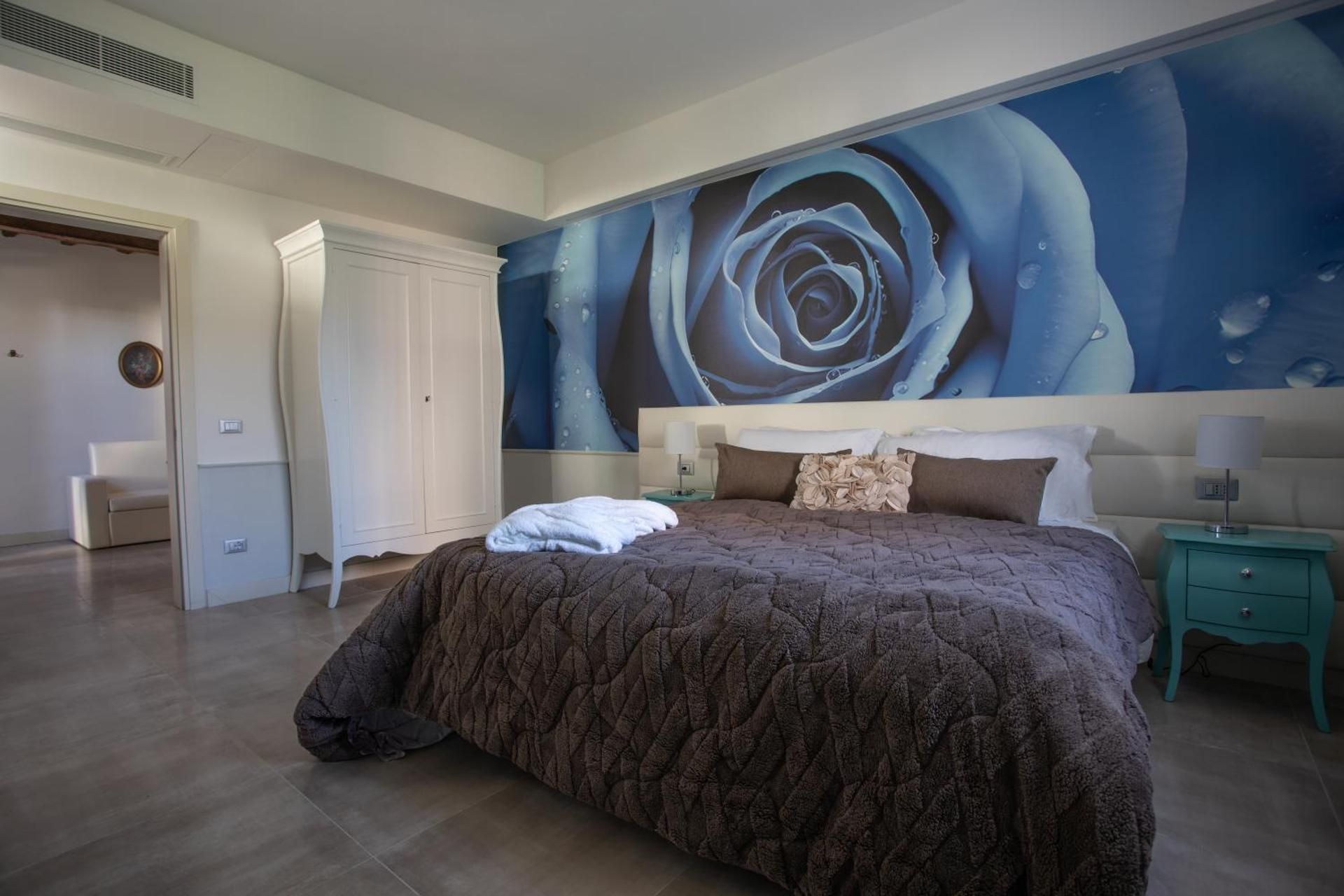 Cattania Suites and Rooms Deluxe Double Room