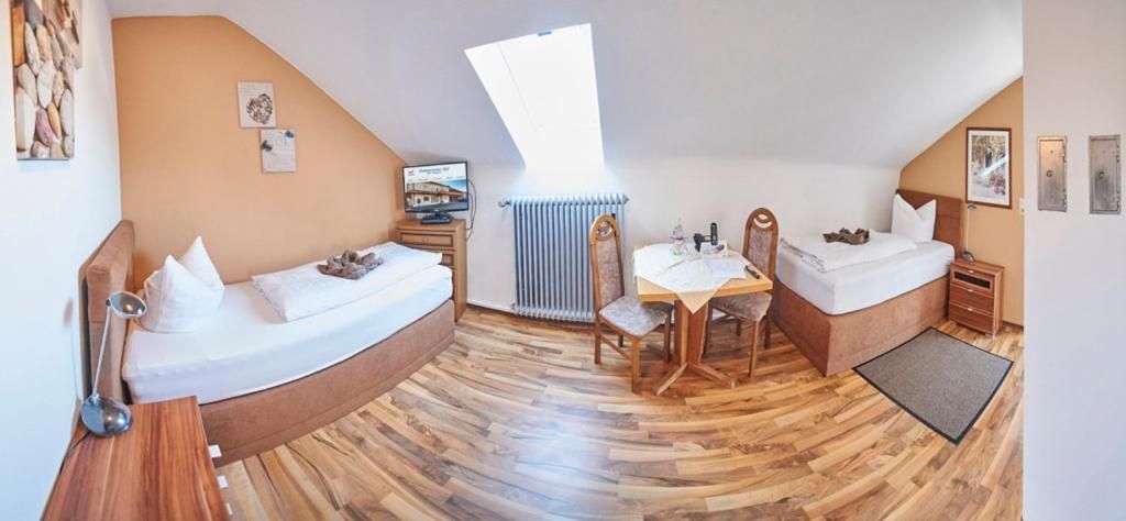 Twin Room with Shower