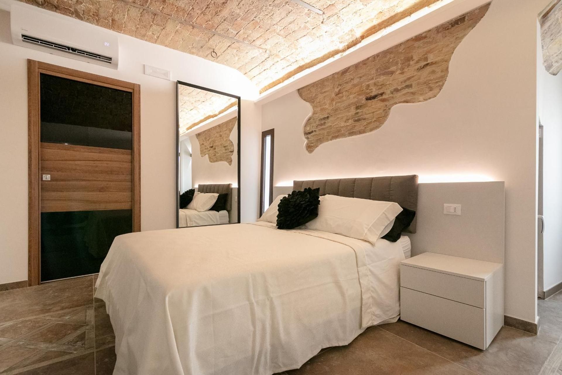 Deluxe Room (2 Adults + 1 Child)