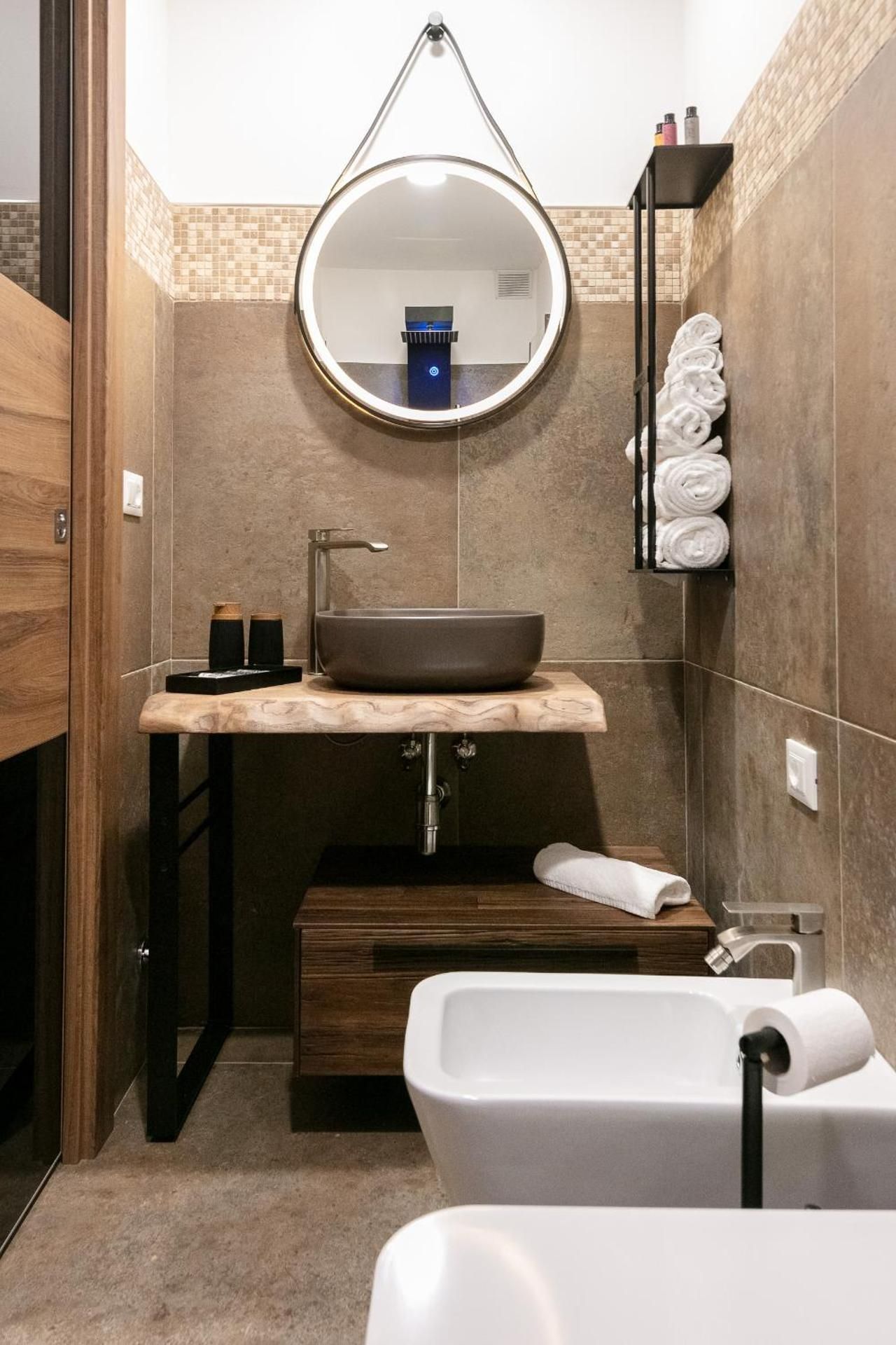 Deluxe Room (2 Adults + 1 Child)